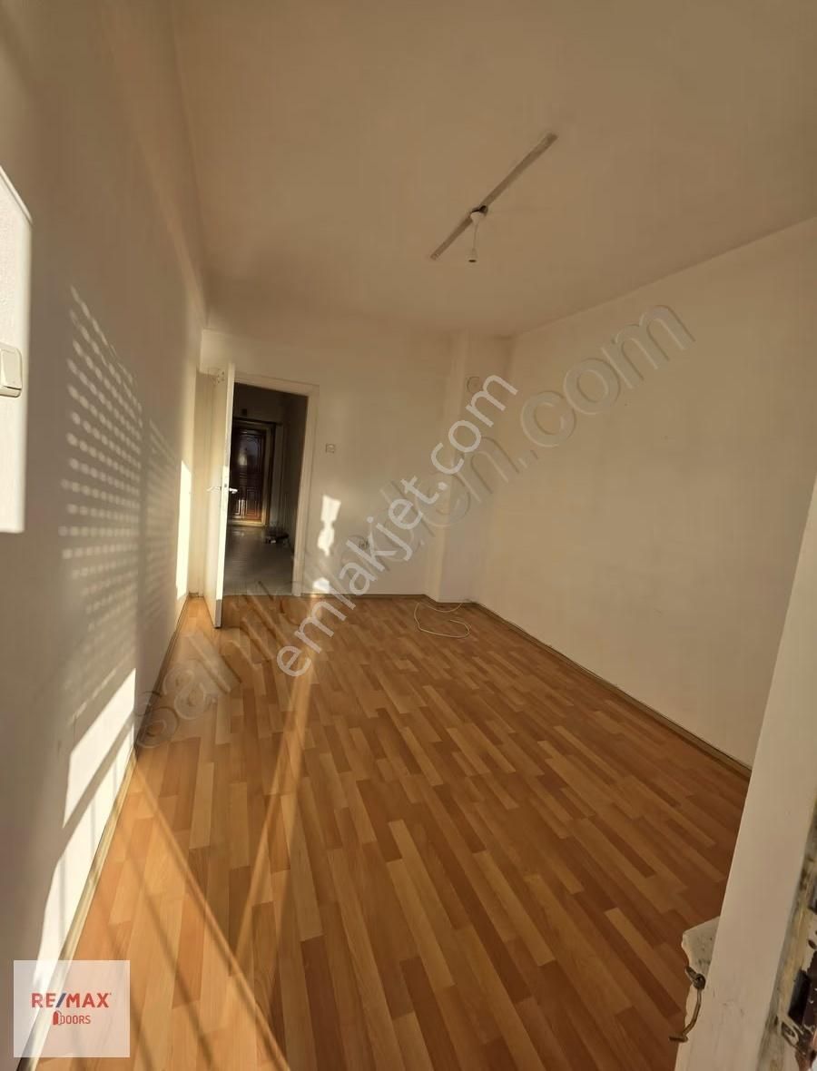 Burhanettin Onat'da Deniz Manzaralı Geniş 4+1 Kiralık Daire - Görsel 3