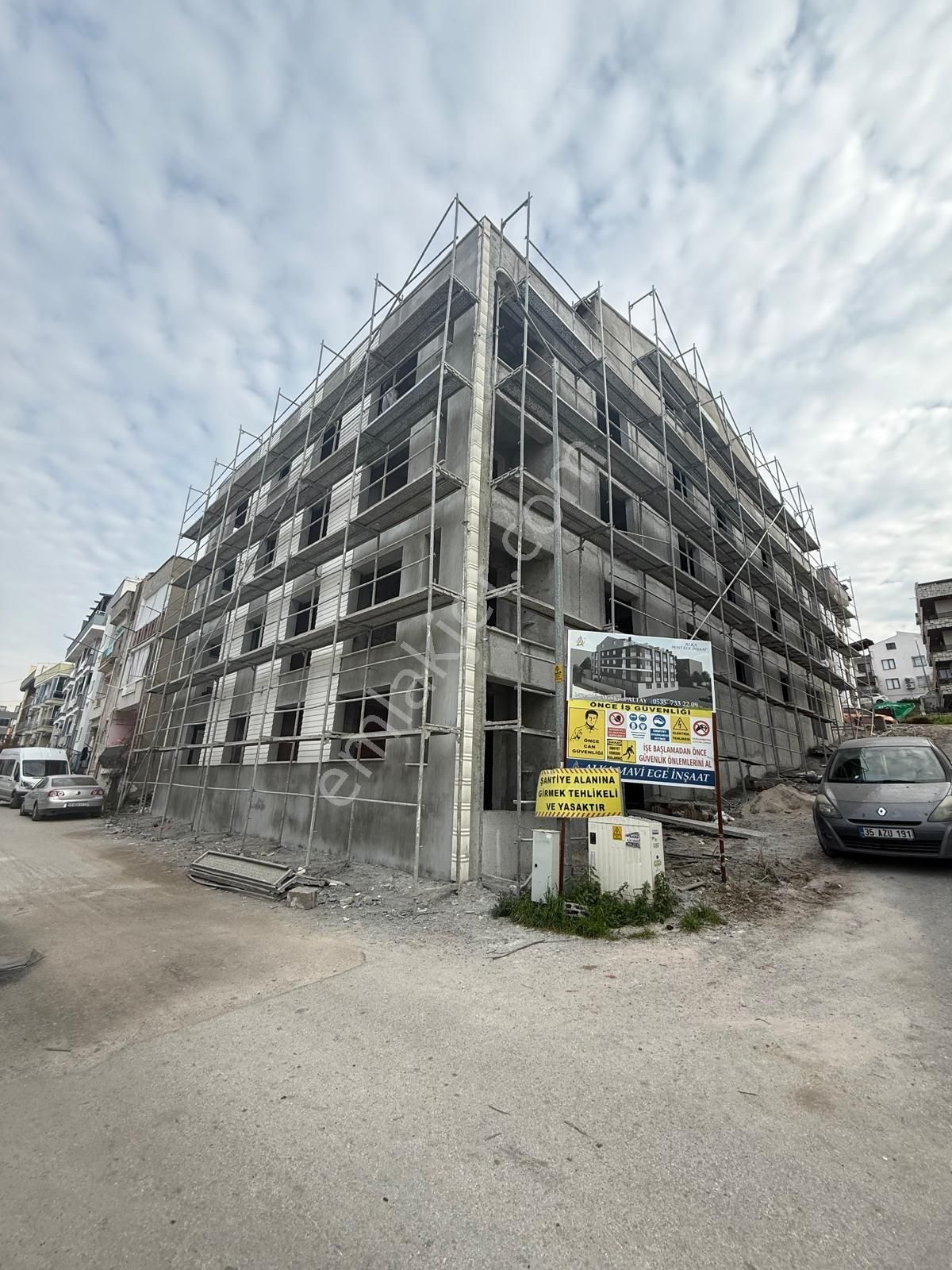 Saadet Korkmaz Emlak'tan Dikili Salimbey'de Satılık 1+1 Daire