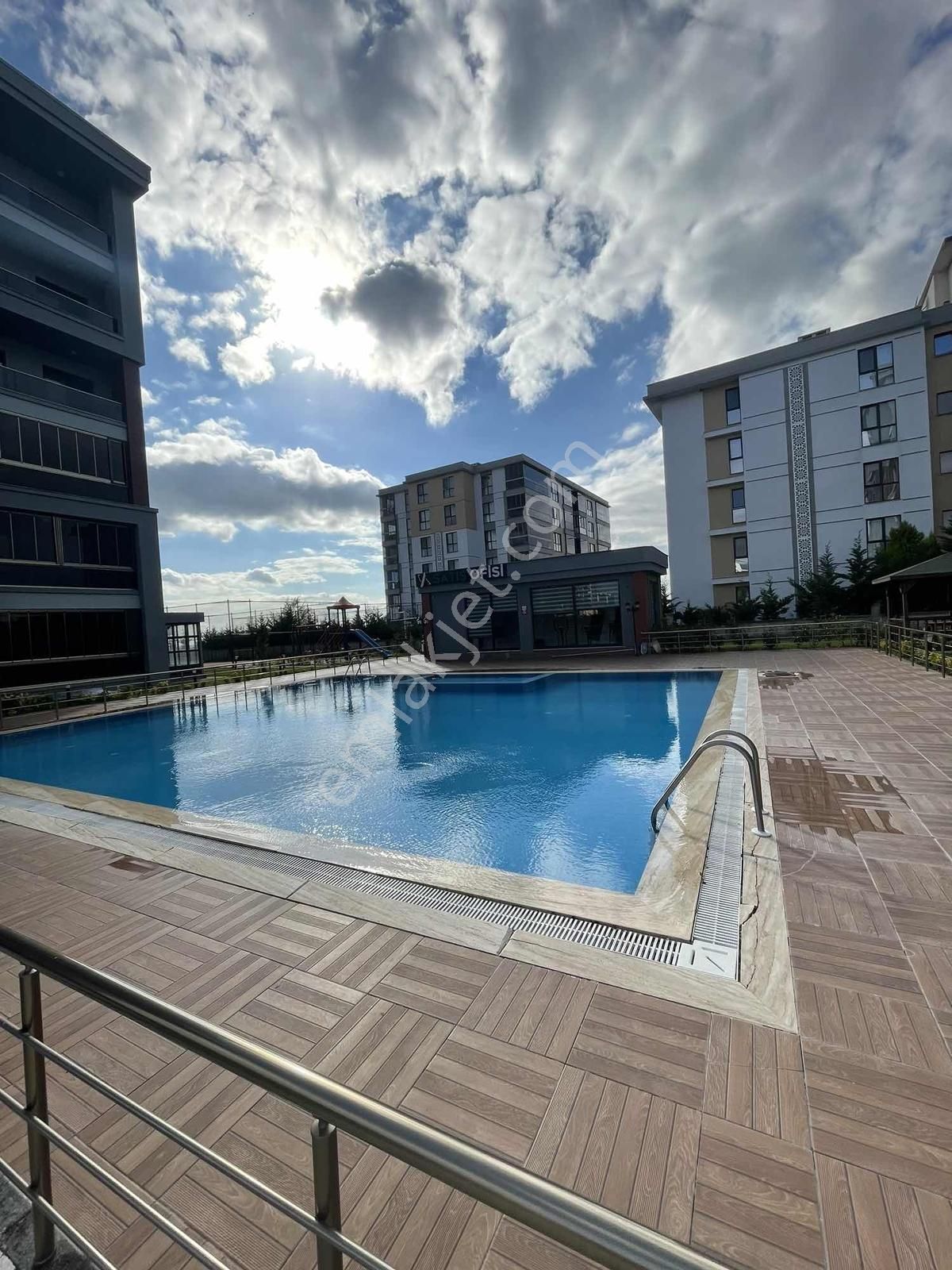 Çerkezköy Tepe Bölgesinde Site İçinde Lüks Satılık Daireler !