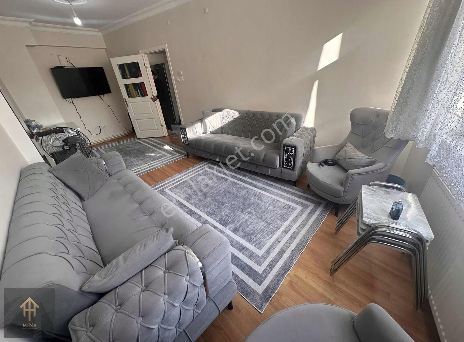 Hacı Kadın Caddesi Üzerinde Yenilenmiş 2+1 2. Kat Ön Cephe