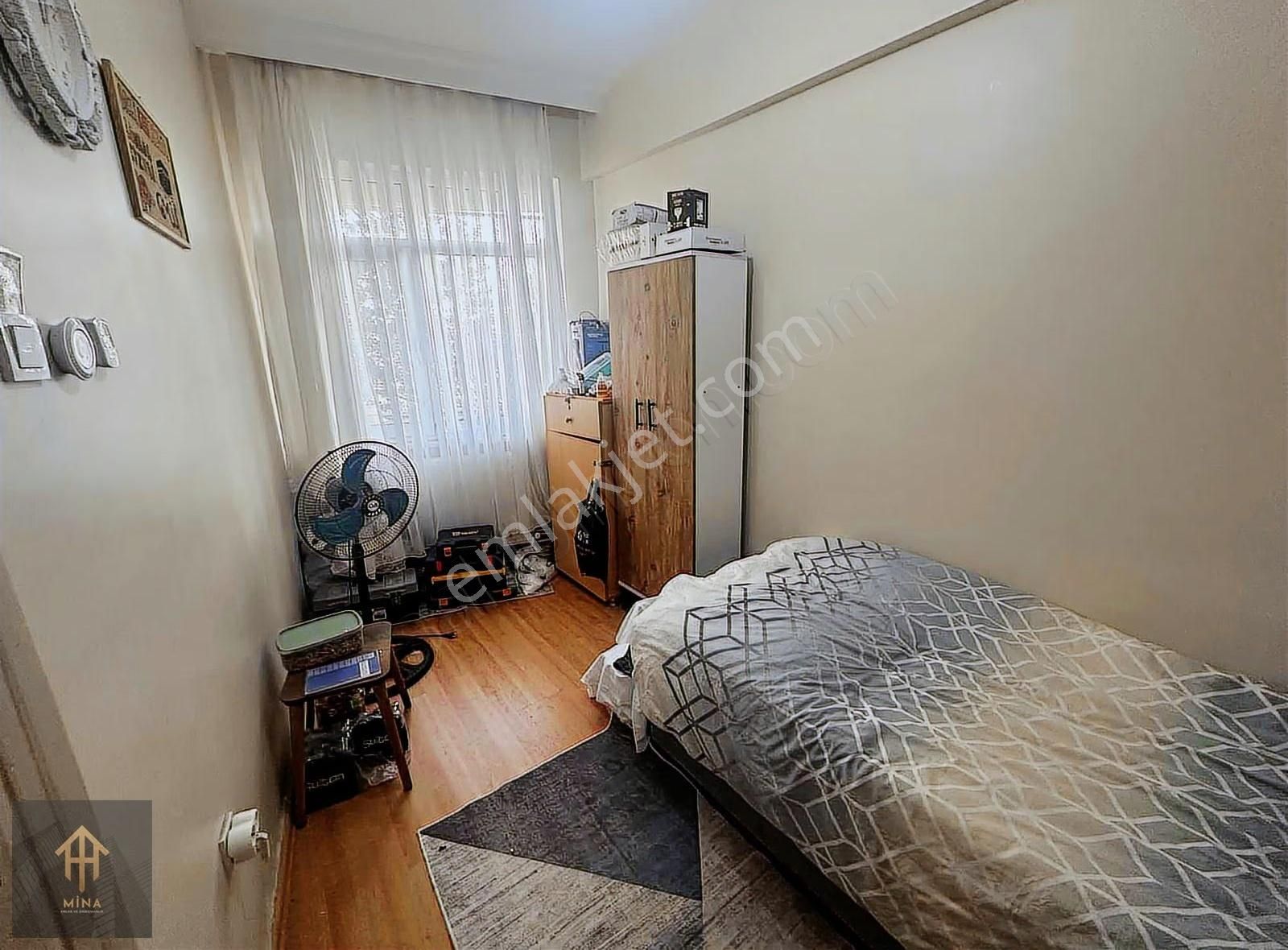 Hacı Kadın Caddesi Üzerinde Yenilenmiş 2+1 2. Kat Ön Cephe - Görsel 13