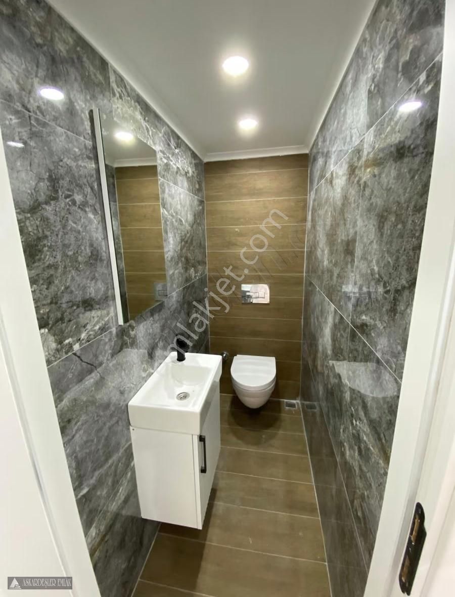 Altıntepe'de İçi Komple Yenilenmiş 120 M² 3+1 Daire - Görsel 13