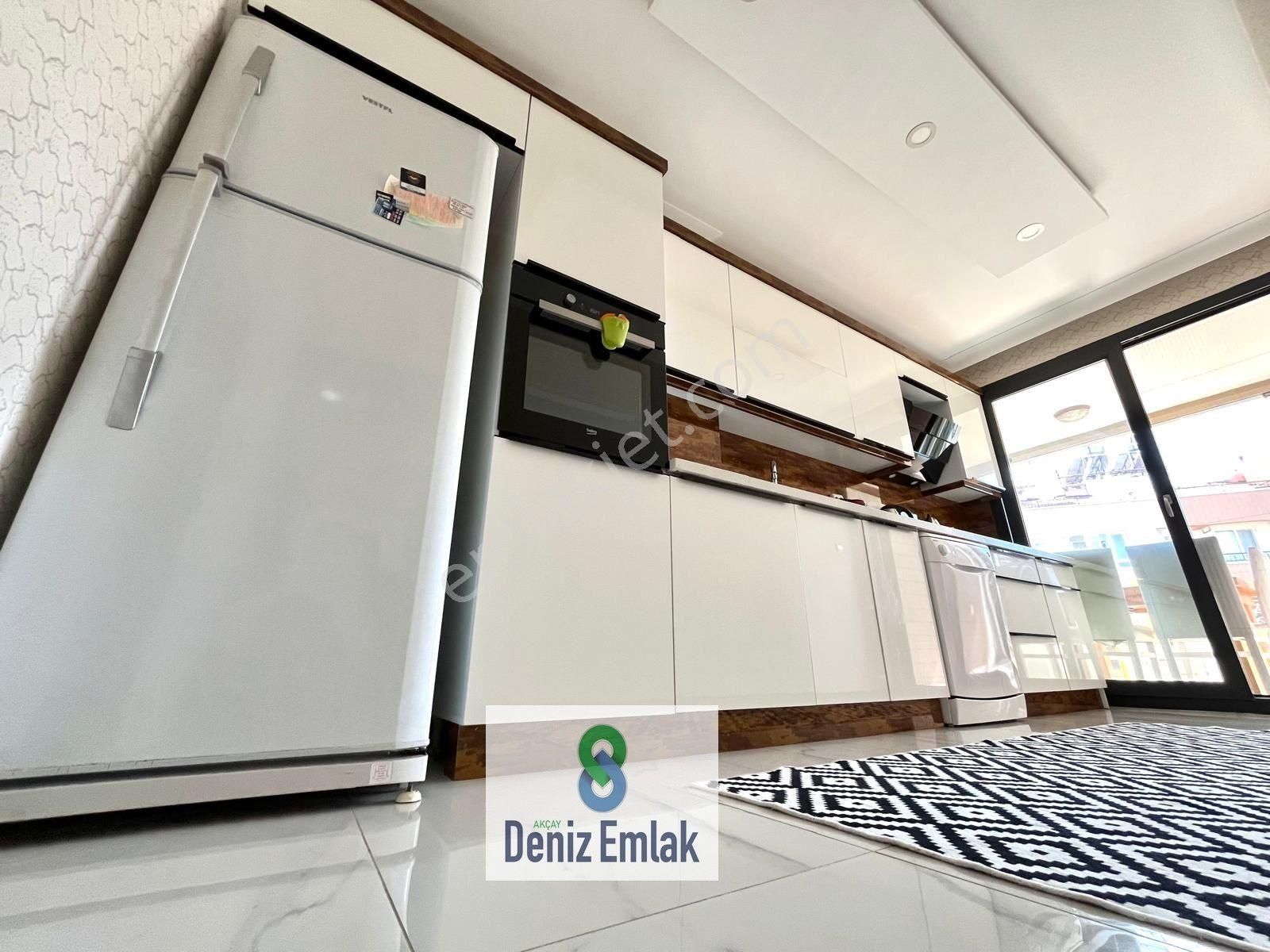 Denizden Akçayda Ön Cephe Geniş Arakat Ebeveynli Satılık 2+1 Daire.