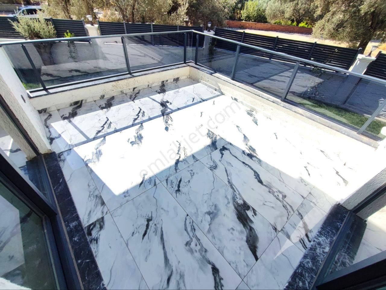 Aygül Farkıyla Edremit Zeytinli'de Ultra Lüks Özel Bir Yaşamın Kapılarını Aralayan Satılık 5+1 Villa - Görsel 18