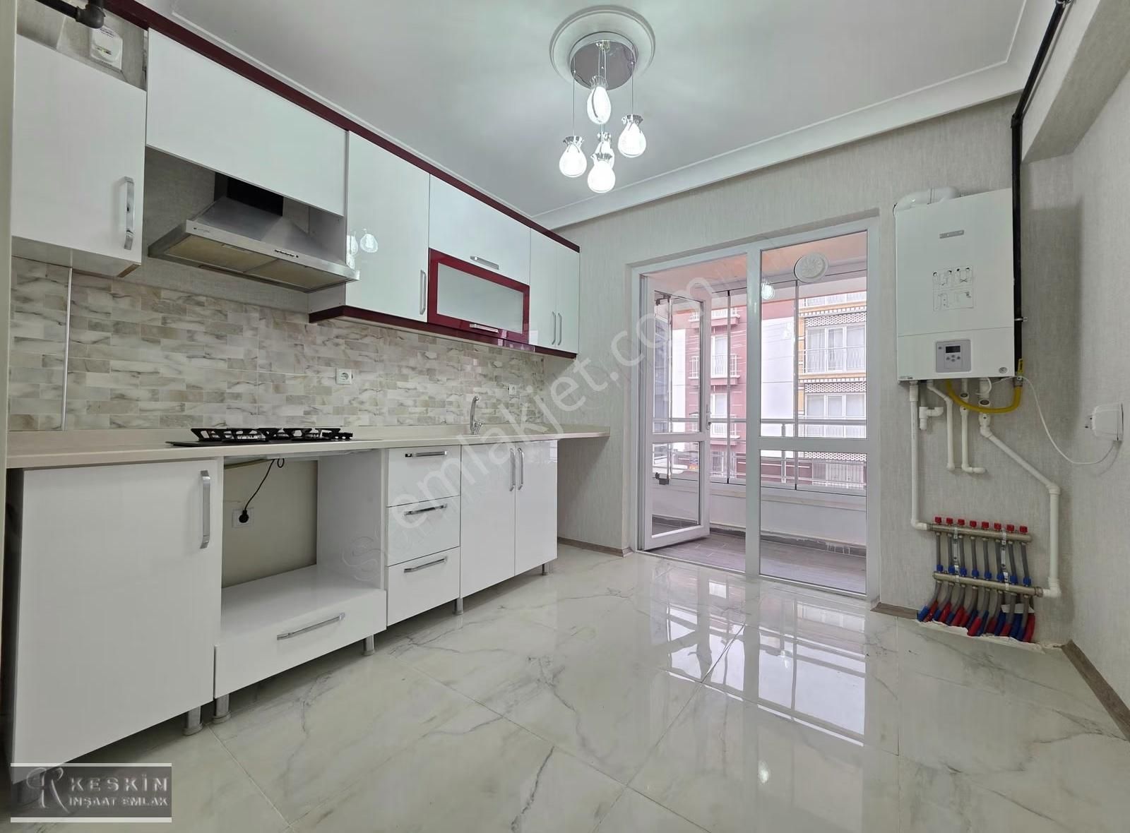 Keçiören Karakaya Mah 1.kat 3+1 Full Yapılı Asansörlü Çift Banyo