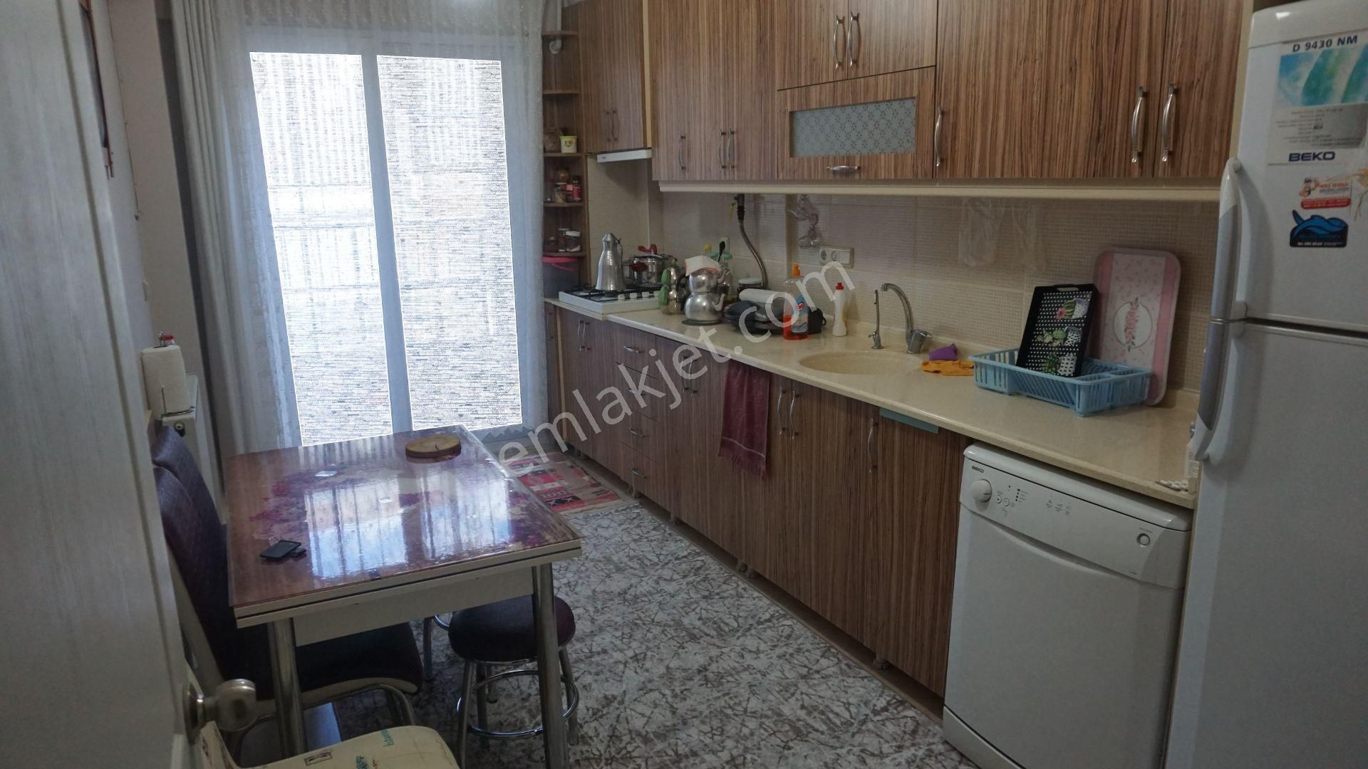 Küçükçiğlide Satılık3+1 Ebeveyn Banyolu+doğalgazlı Çiğliserkan