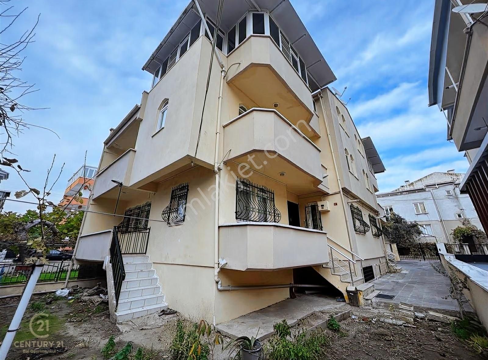 C21 Bal'dan Bahçelievler'de Eşyalı Müstakil 5+1 Kiralık Tripleks - Görsel 9