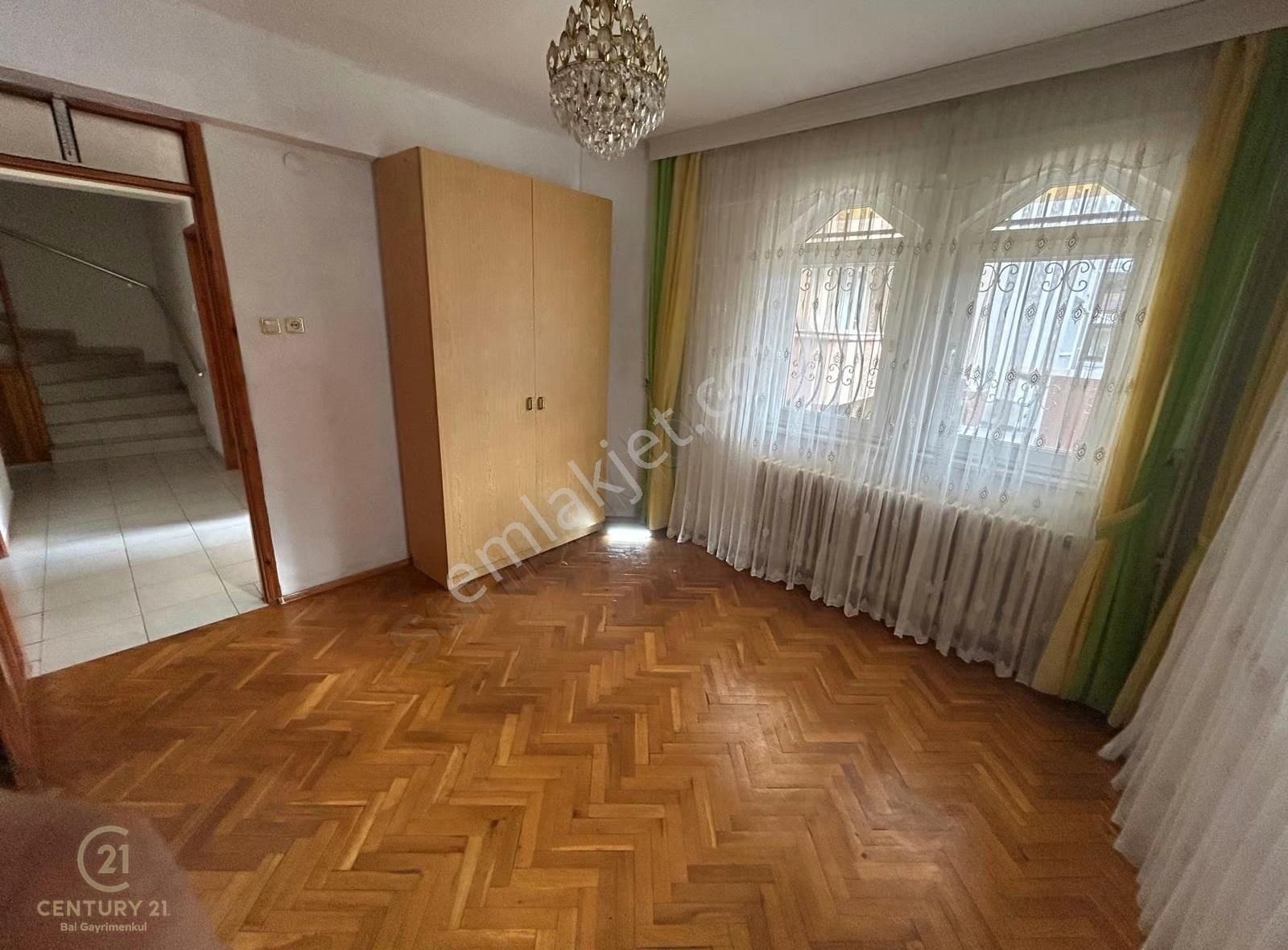 C21 Bal'dan Bahçelievler'de Eşyalı Müstakil 5+1 Kiralık Tripleks - Görsel 3