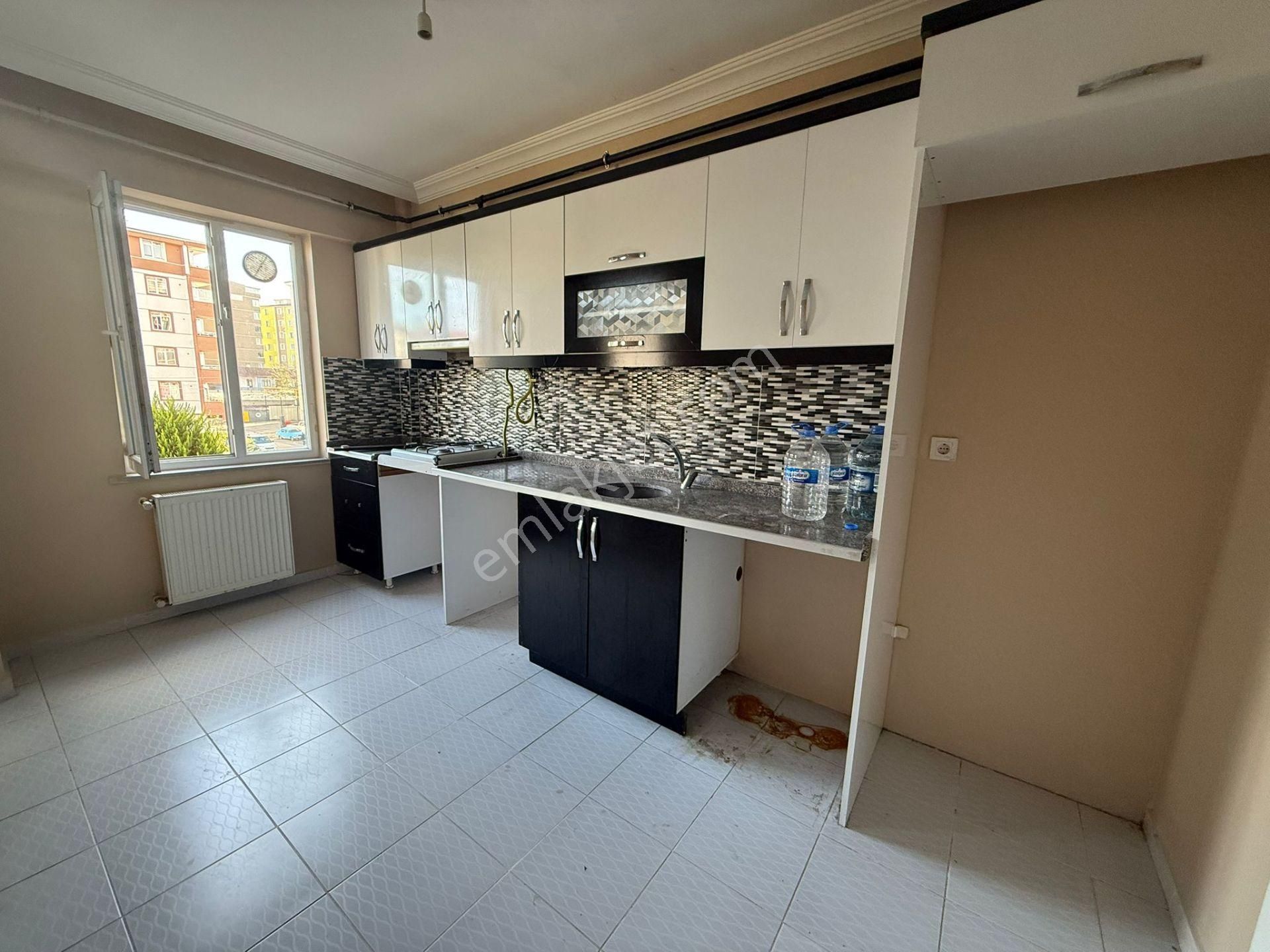 Akyüz Gayrimenkul Den; Merkezı Konumda Iskanlı,kombılı ,satılık 2+1 Daire - Görsel 29