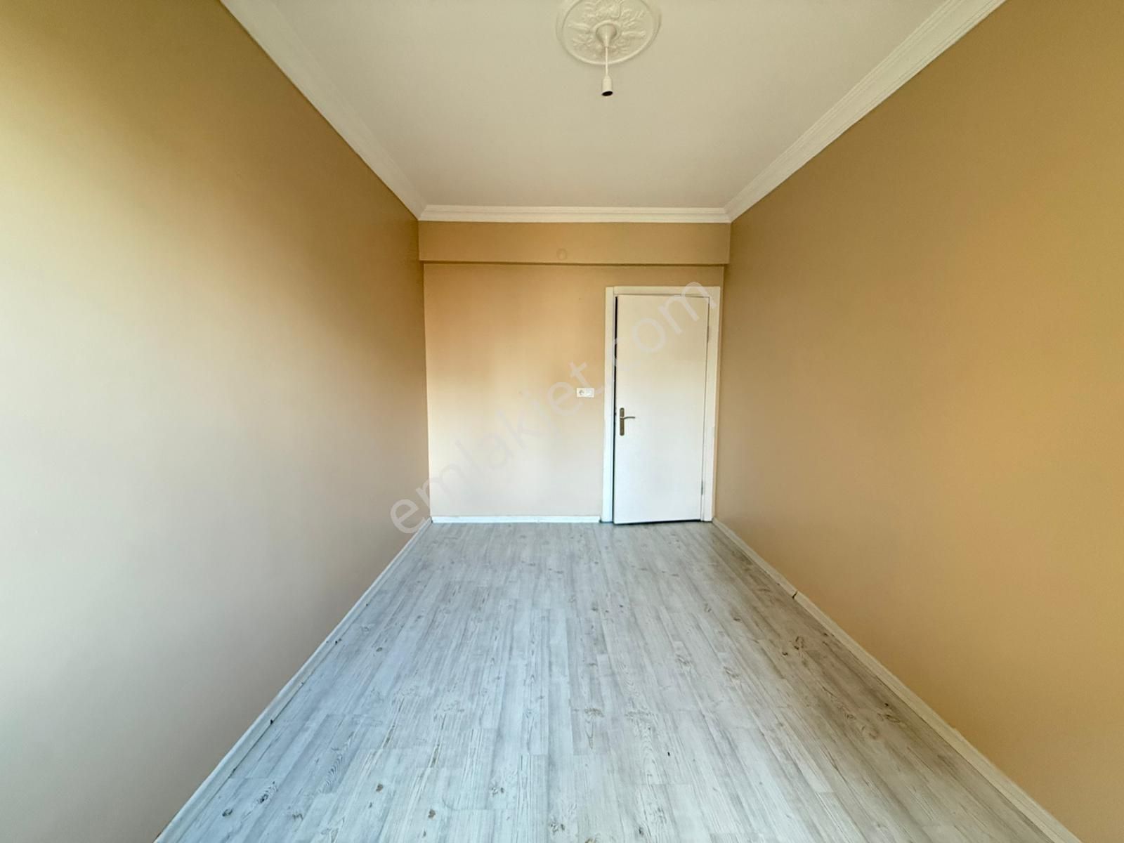 Akyüz Gayrimenkul Den; Merkezı Konumda Iskanlı,kombılı ,satılık 2+1 Daire - Görsel 19