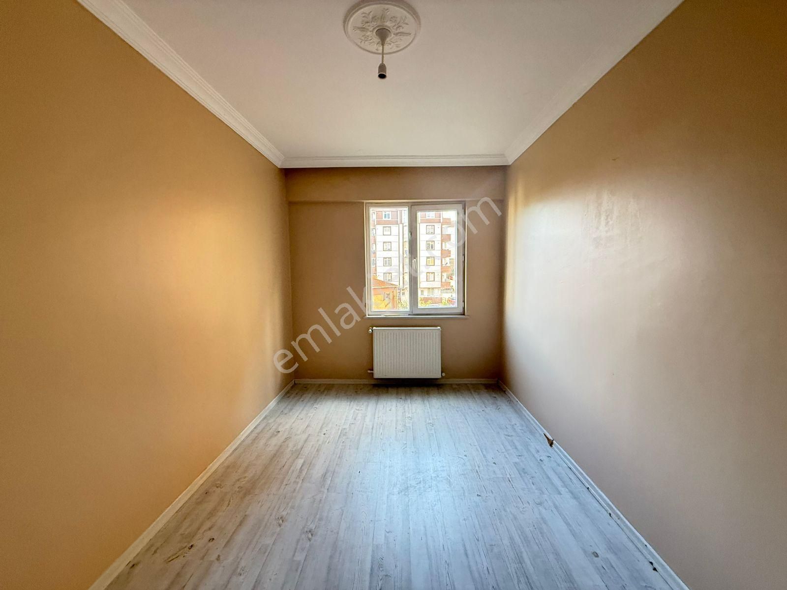 Akyüz Gayrimenkul Den; Merkezı Konumda Iskanlı,kombılı ,satılık 2+1 Daire - Görsel 17