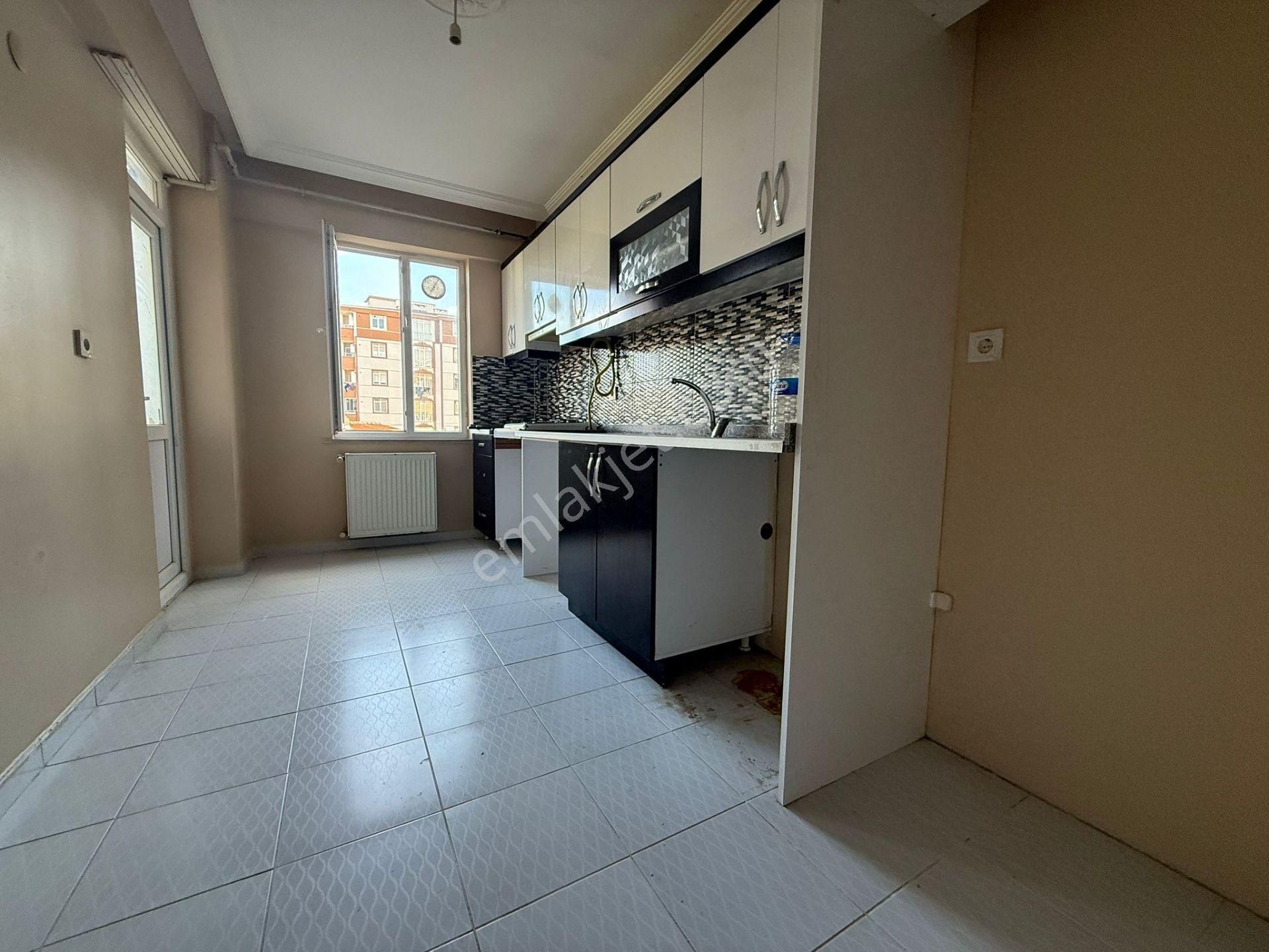 Akyüz Gayrimenkul Den; Merkezı Konumda Iskanlı,kombılı ,satılık 2+1 Daire - Görsel 31