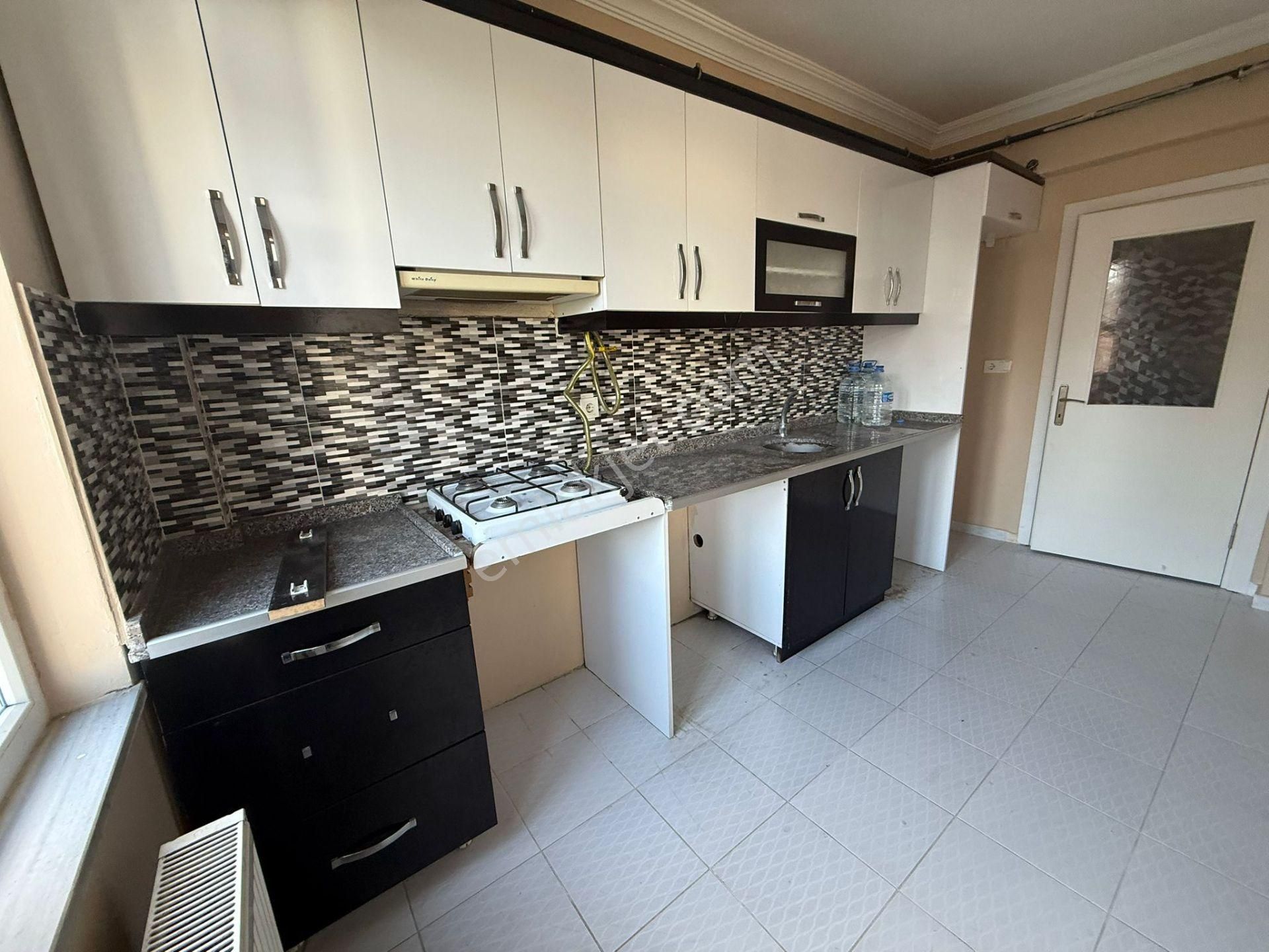 Akyüz Gayrimenkul Den; Merkezı Konumda Iskanlı,kombılı ,satılık 2+1 Daire - Görsel 32