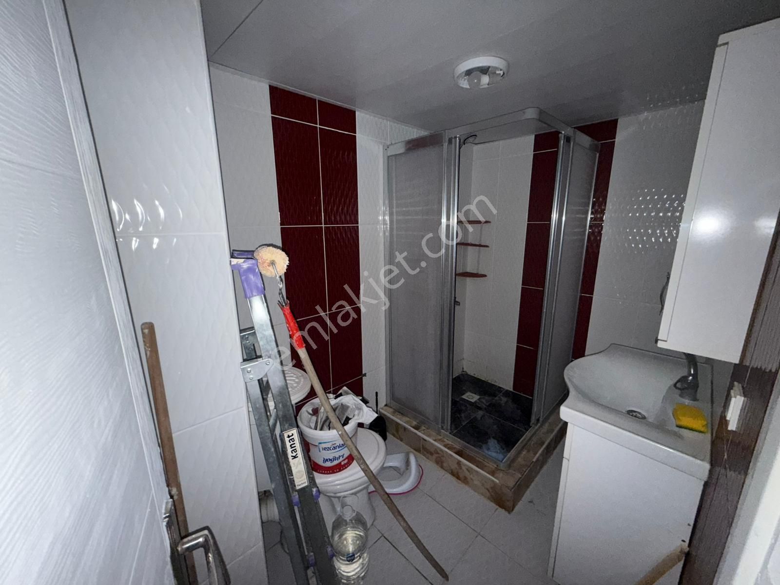 Akyüz Gayrimenkul Den; Merkezı Konumda Iskanlı,kombılı ,satılık 2+1 Daire - Görsel 12