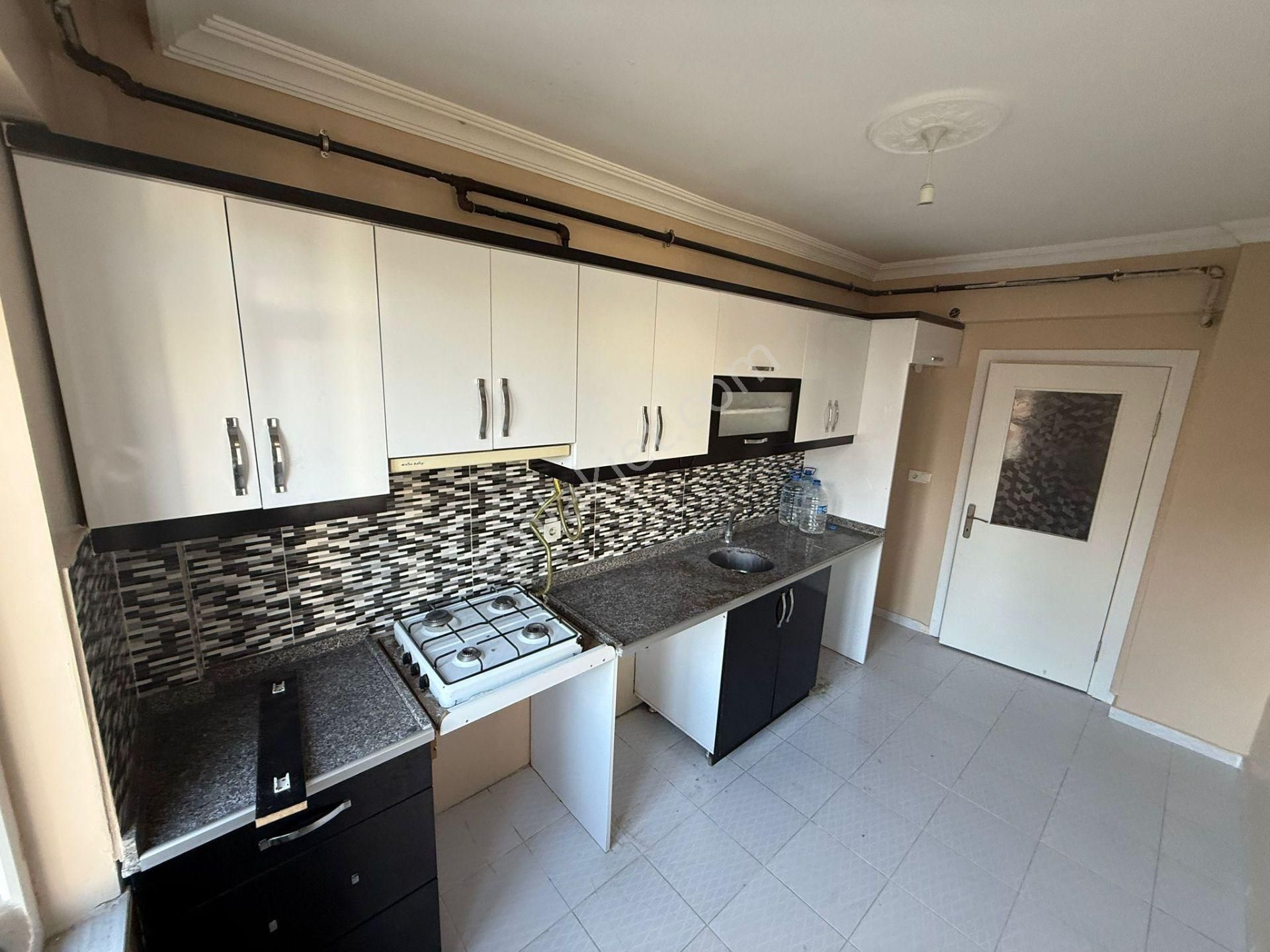 Akyüz Gayrimenkul Den; Merkezı Konumda Iskanlı,kombılı ,satılık 2+1 Daire - Görsel 27