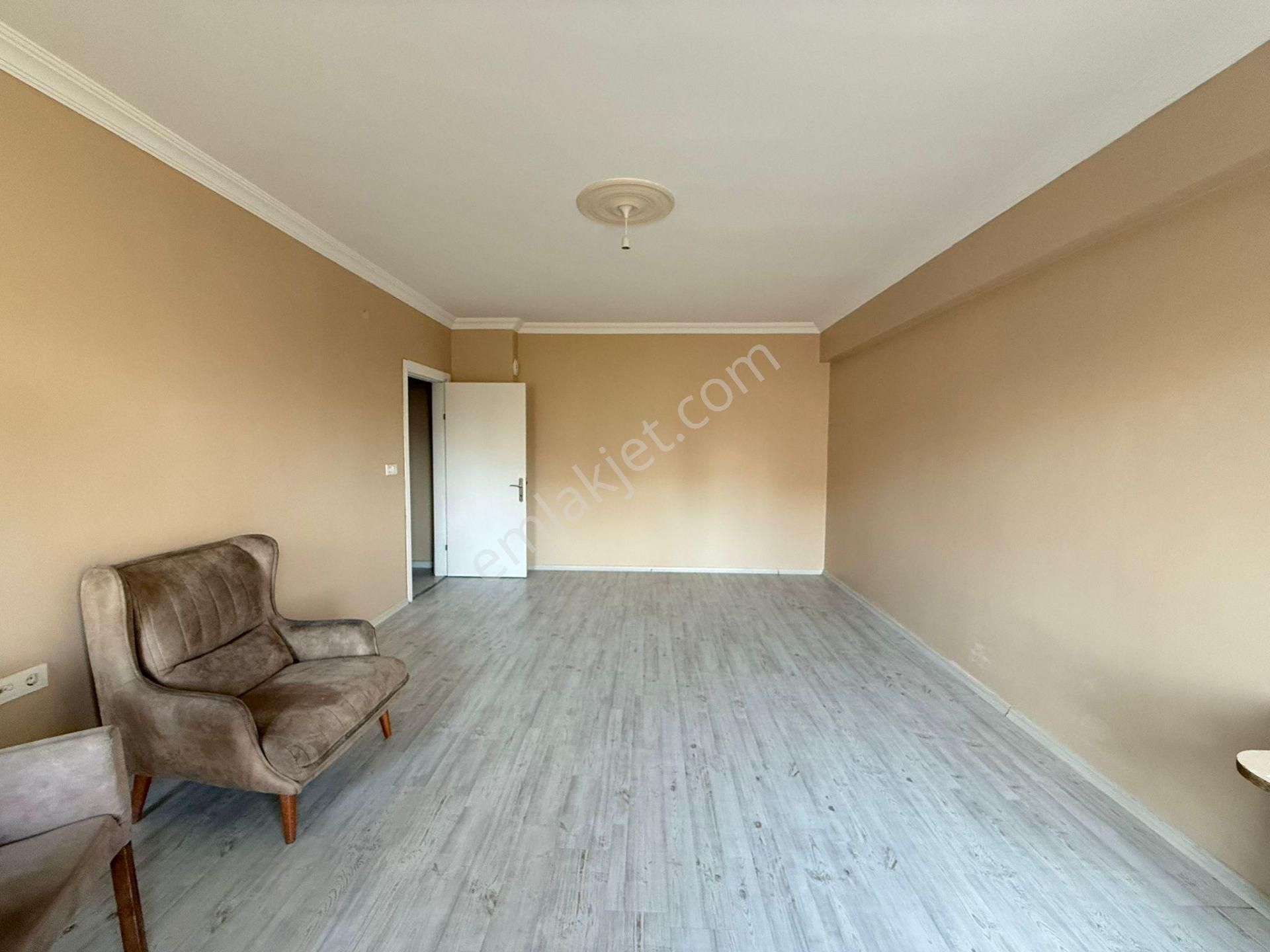 Akyüz Gayrimenkul Den; Merkezı Konumda Iskanlı,kombılı ,satılık 2+1 Daire - Görsel 23