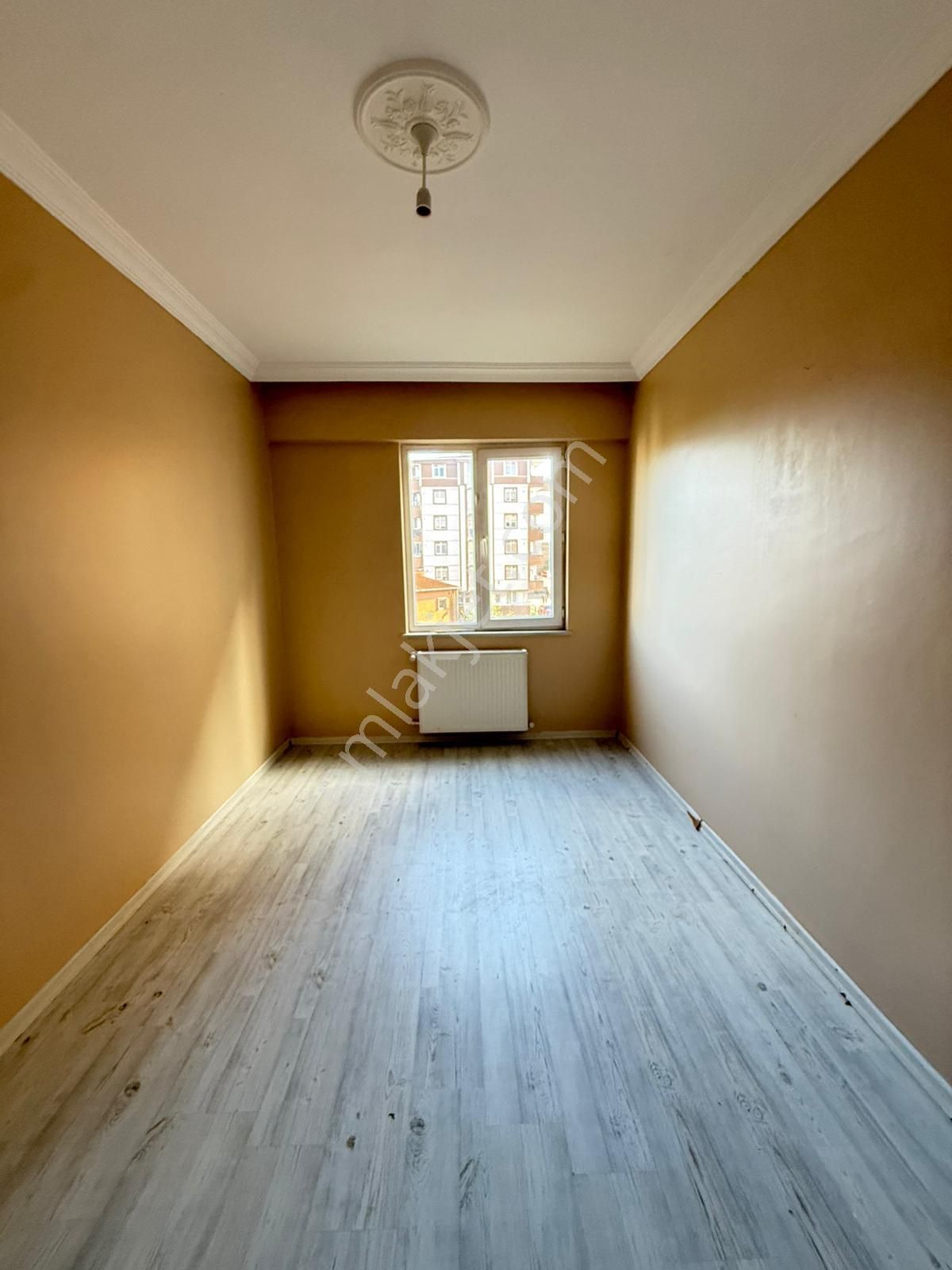 Akyüz Gayrimenkul Den; Merkezı Konumda Iskanlı,kombılı ,satılık 2+1 Daire - Görsel 5
