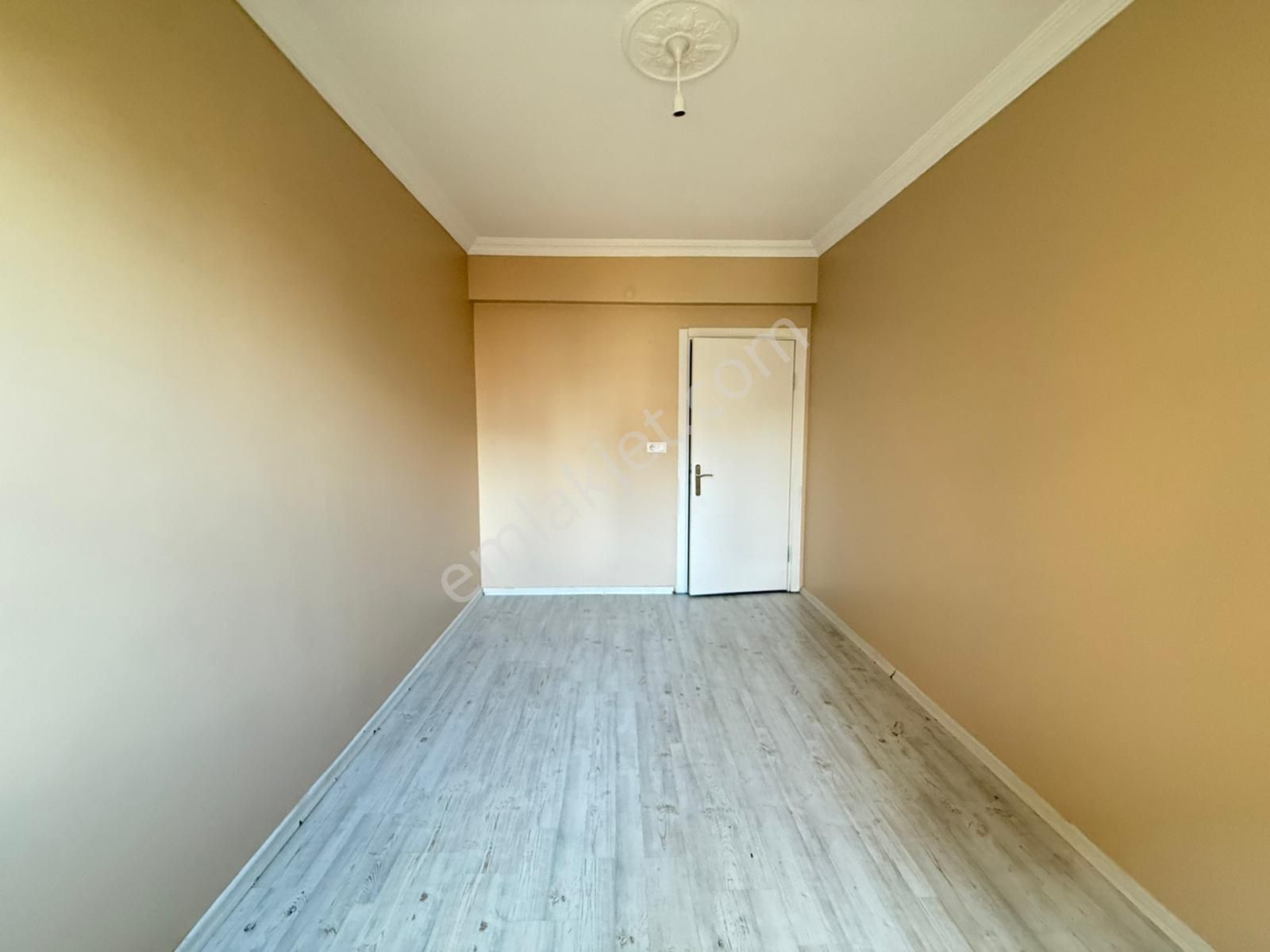 Akyüz Gayrimenkul Den; Merkezı Konumda Iskanlı,kombılı ,satılık 2+1 Daire - Görsel 14