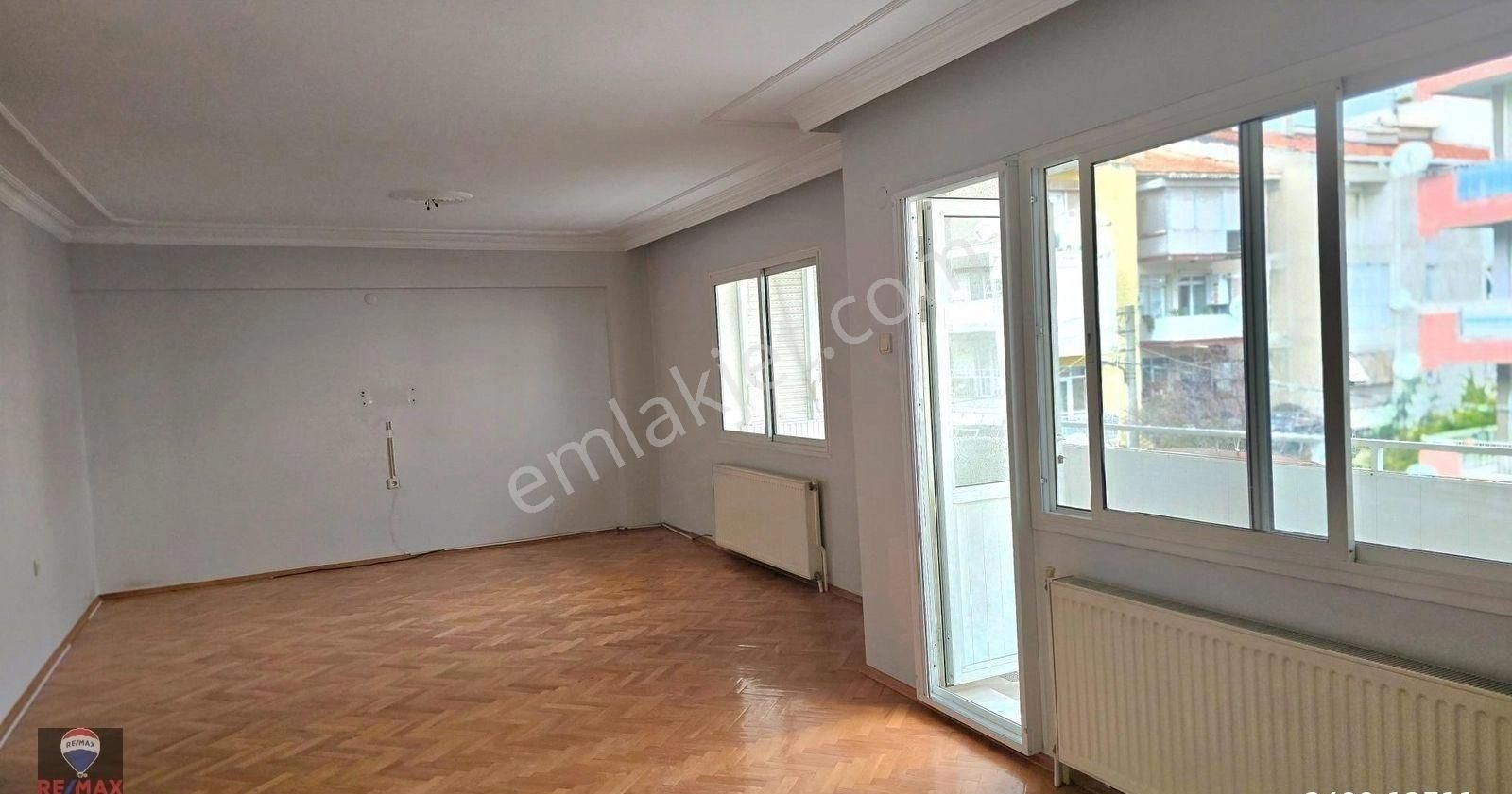 Karşıyaka Bahçelievler’de Ferah 3+1 120 M² Satılık Daire