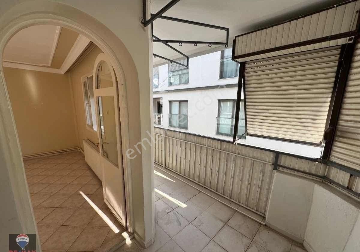 Karşıyaka Çarşı Yakını 3+1 Kiralık Daire - Görsel 12