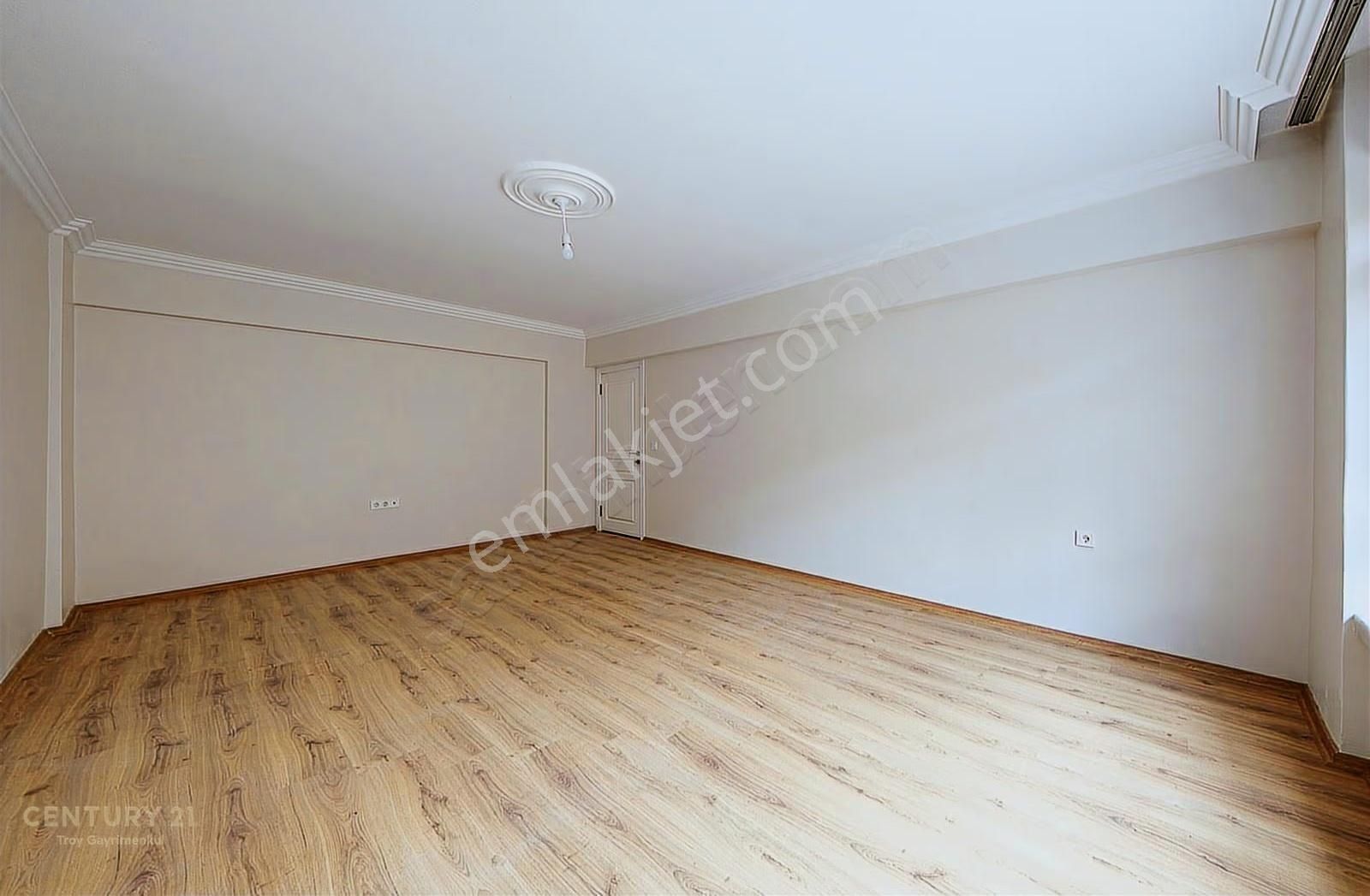 Hayatın Merkezinde... Emek'te... Herşeyi İle Yenilenmiş 3+1 - Görsel 11