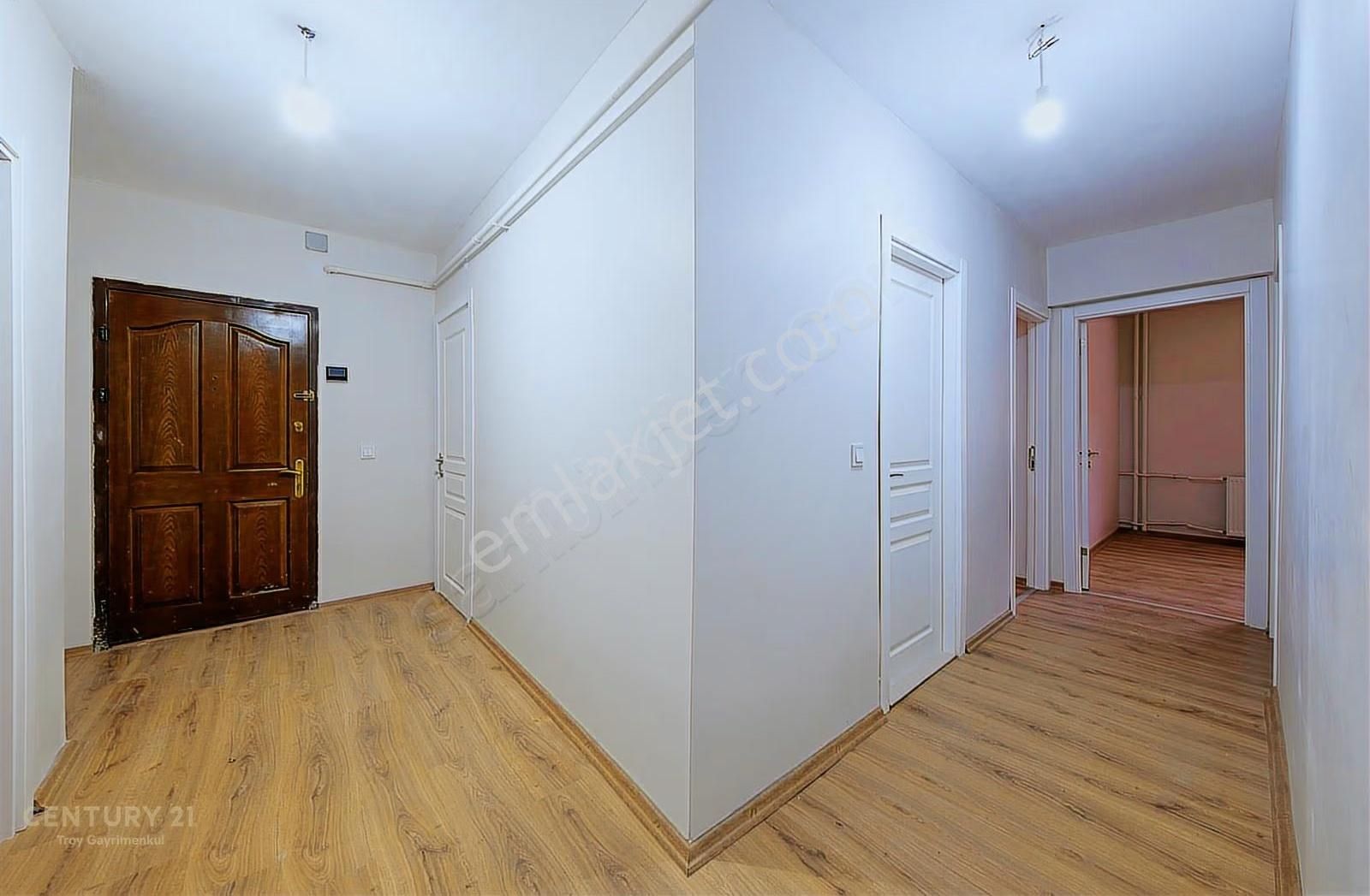 Hayatın Merkezinde... Emek'te... Herşeyi İle Yenilenmiş 3+1 - Görsel 3