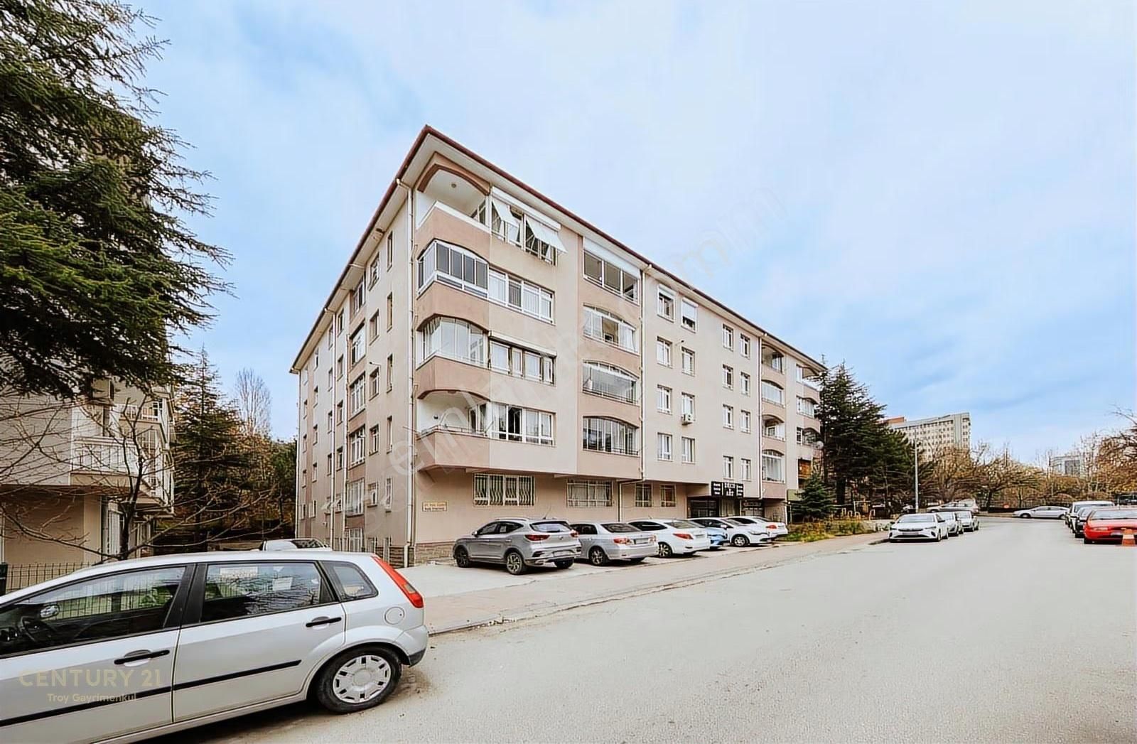 Hayatın Merkezinde... Emek'te... Herşeyi İle Yenilenmiş 3+1 - Görsel 7