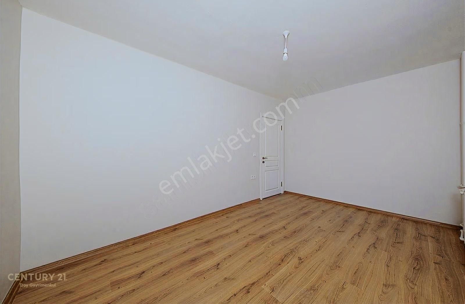 Hayatın Merkezinde... Emek'te... Herşeyi İle Yenilenmiş 3+1 - Görsel 9