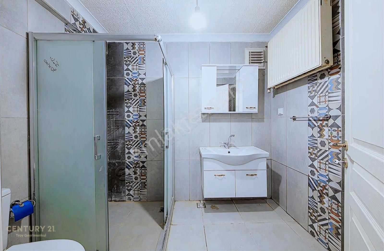 Hayatın Merkezinde... Emek'te... Herşeyi İle Yenilenmiş 3+1 - Görsel 10