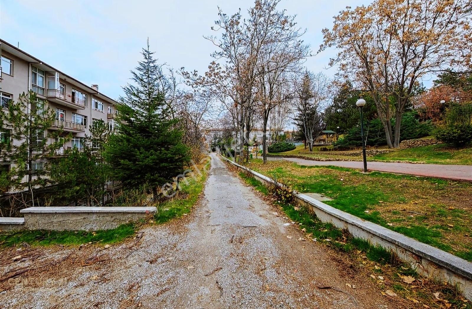 Hayatın Merkezinde... Emek'te... Herşeyi İle Yenilenmiş 3+1 - Görsel 12