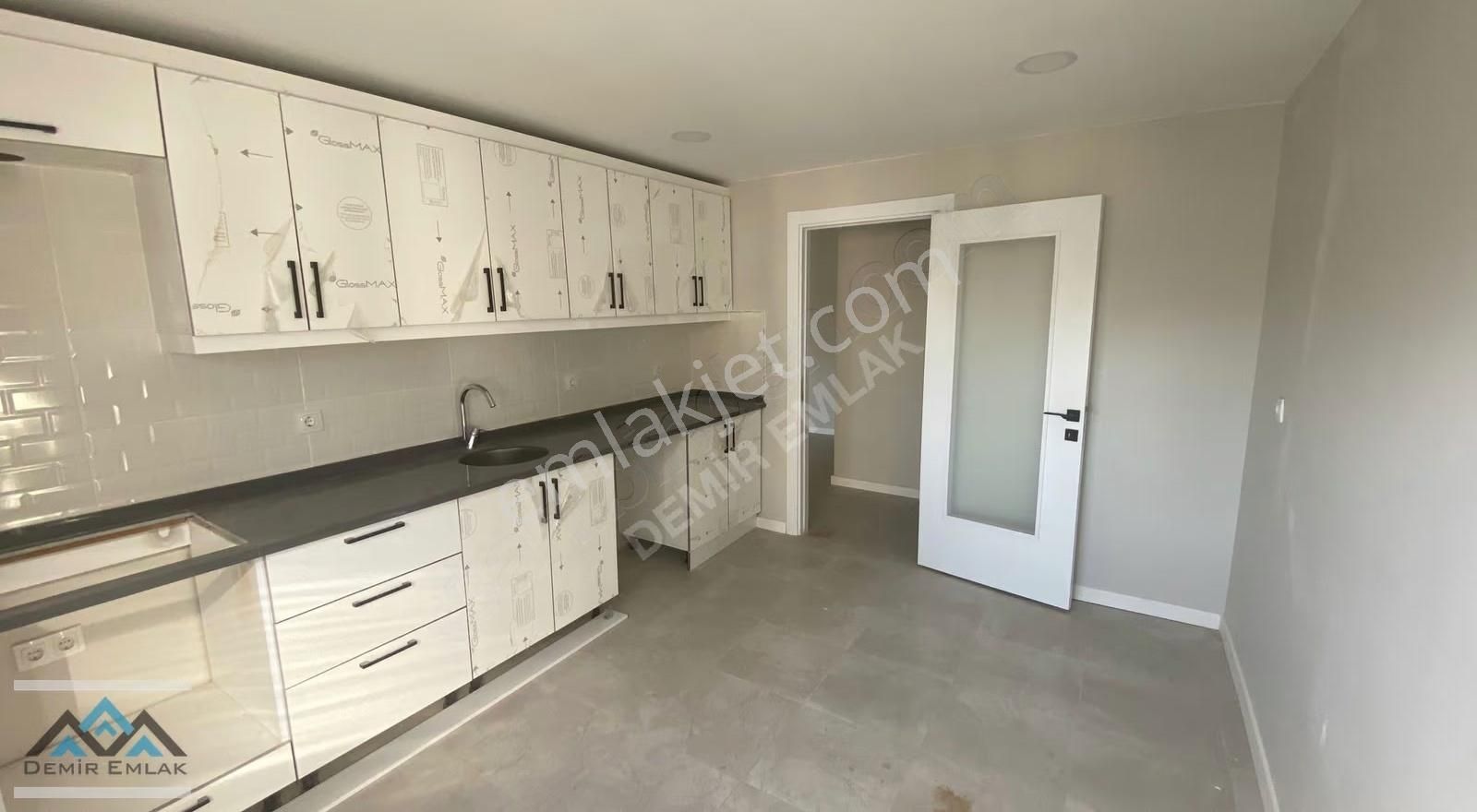 Cevizli Bankalar Cad Üzerinde Yüksek Tavanlı 5+2 Sıfır - Görsel 11