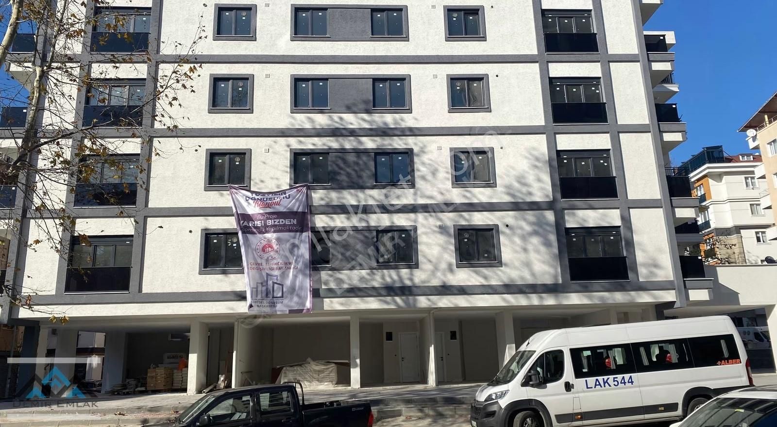 Cevizli Bankalar Cad Üzerinde Yüksek Tavanlı 5+2 Sıfır - Görsel 10