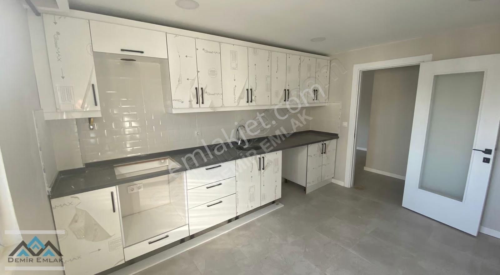 Cevizli Bankalar Cad Üzerinde Yüksek Tavanlı 5+2 Sıfır - Görsel 8