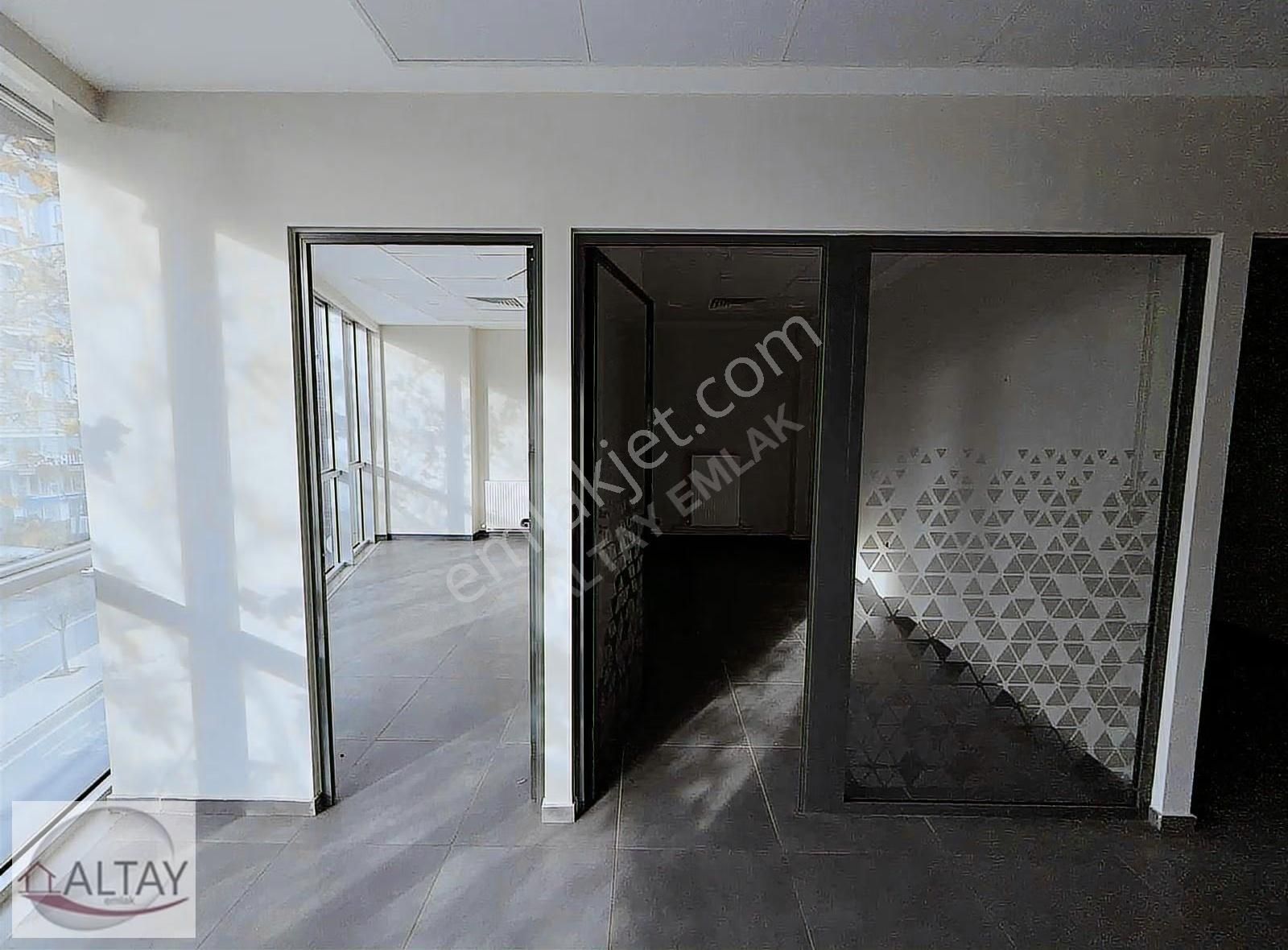 Küçükbakkalköy Mah Kayışdağ Cad.üstü Plaza'da 250 M2 Dublex - Görsel 7
