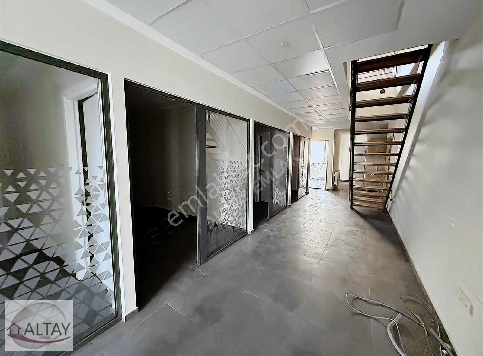 Küçükbakkalköy Mah Kayışdağ Cad.üstü Plaza'da 250 M2 Dublex - Görsel 23