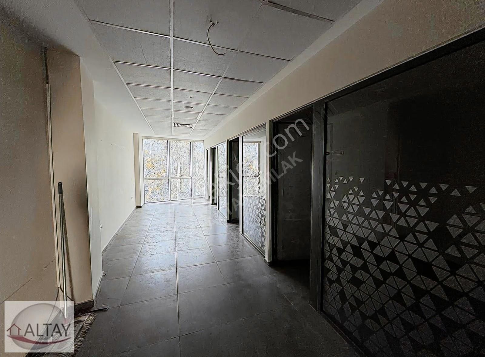 Küçükbakkalköy Mah Kayışdağ Cad.üstü Plaza'da 250 M2 Dublex - Görsel 11