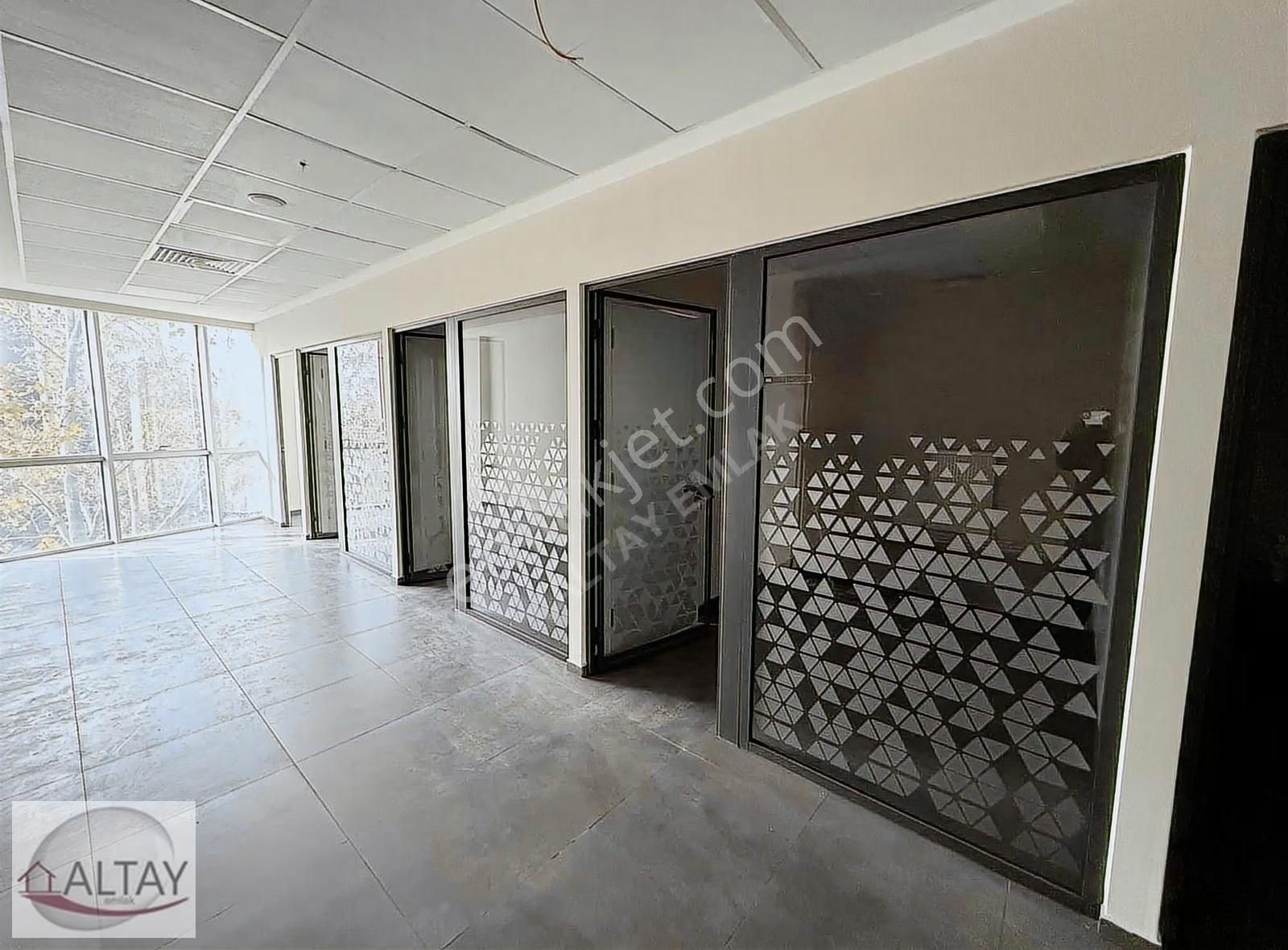 Küçükbakkalköy Mah Kayışdağ Cad.üstü Plaza'da 250 M2 Dublex - Görsel 5