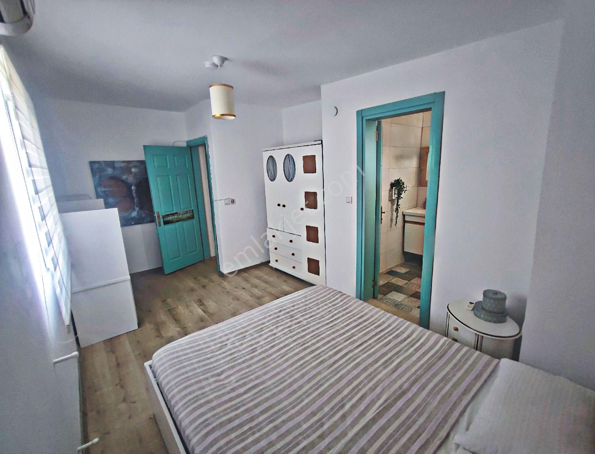 Kuşadası Karaova Mah. Özel Havuzlu 4+1 Eşyalı Villa - Görsel 18