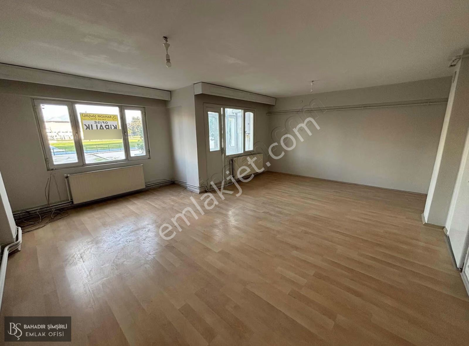 Bahadır Şimşirli'den Belediye Karşısı Kiralık Ofis Katı