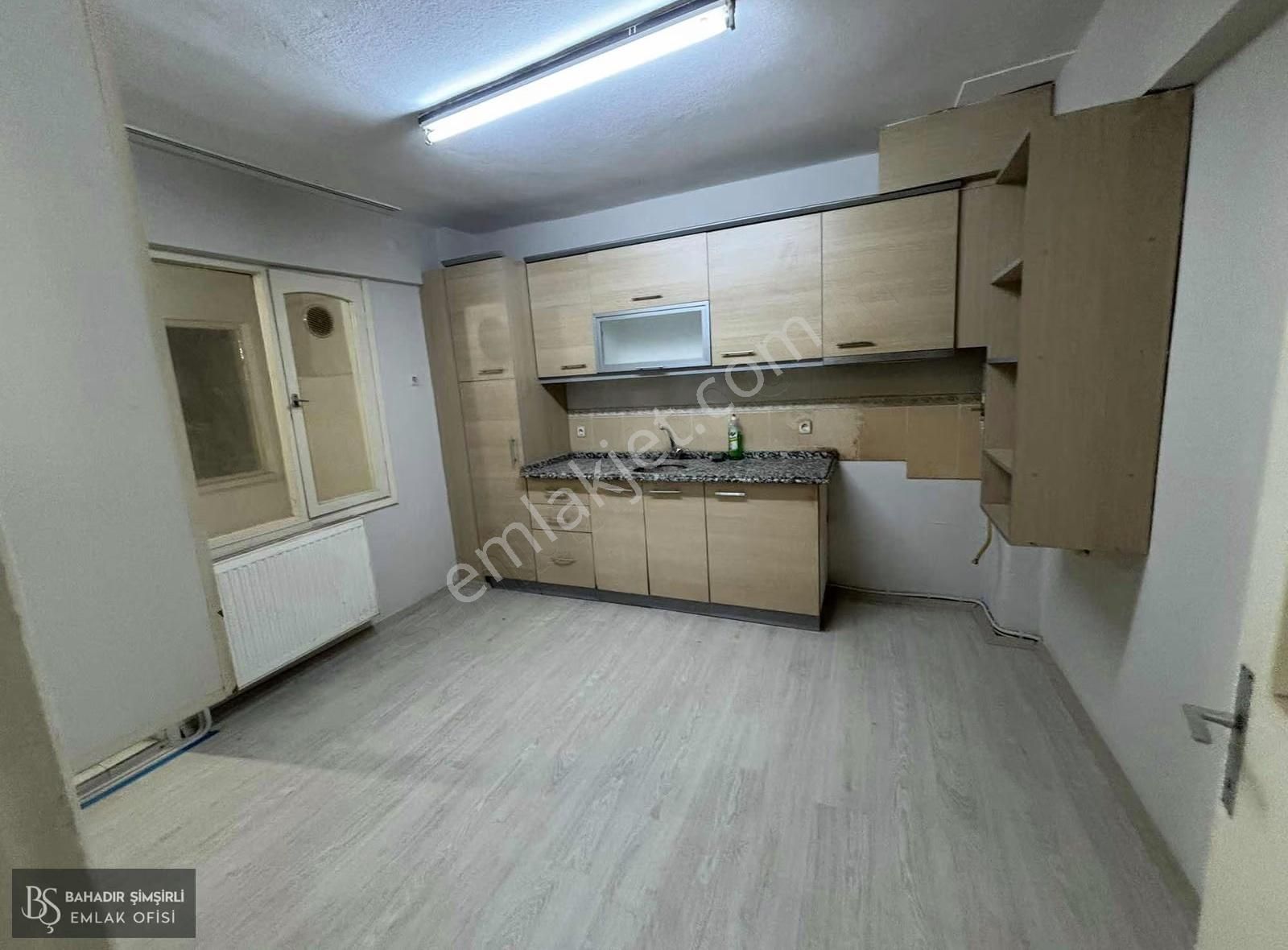 Bahadır Şimşirli'den Belediye Karşısı Kiralık Ofis Katı - Görsel 23