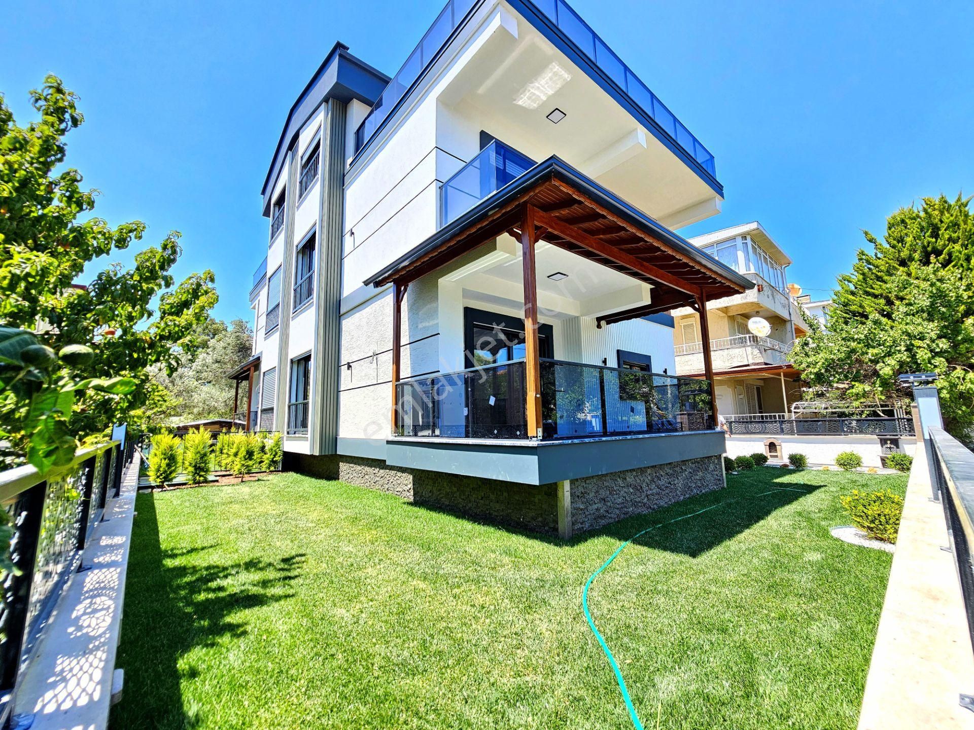 ▶ ▶ Akçay Körfez'den Altınoluk Fener'de Denize 150 Metre 4+1 Villa