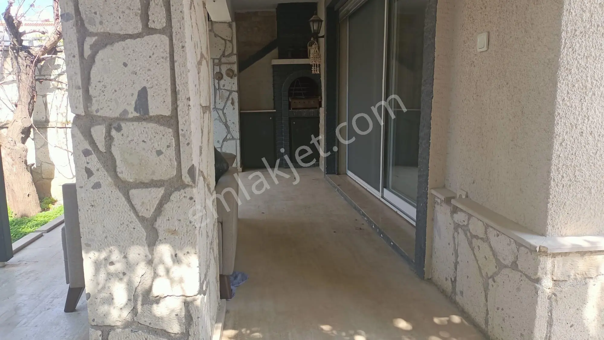 Alaçatı Merkezde Mobilyalı Sezonluk Kiralık Villa - Görsel 17