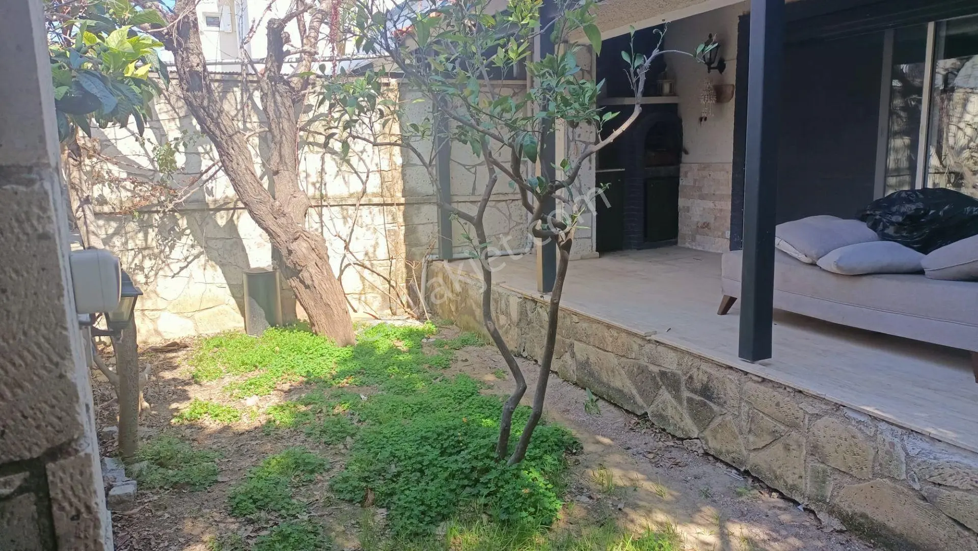 Alaçatı Merkezde Mobilyalı Sezonluk Kiralık Villa - Görsel 13