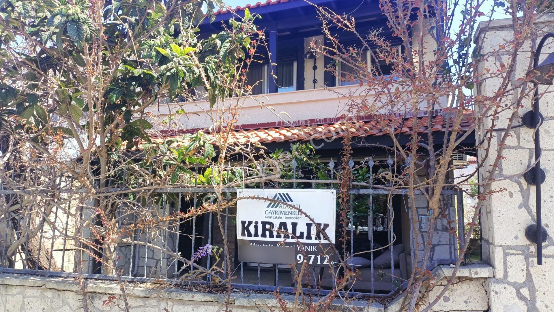 Alaçatı Merkezde Mobilyalı Sezonluk Kiralık Villa - Görsel 14