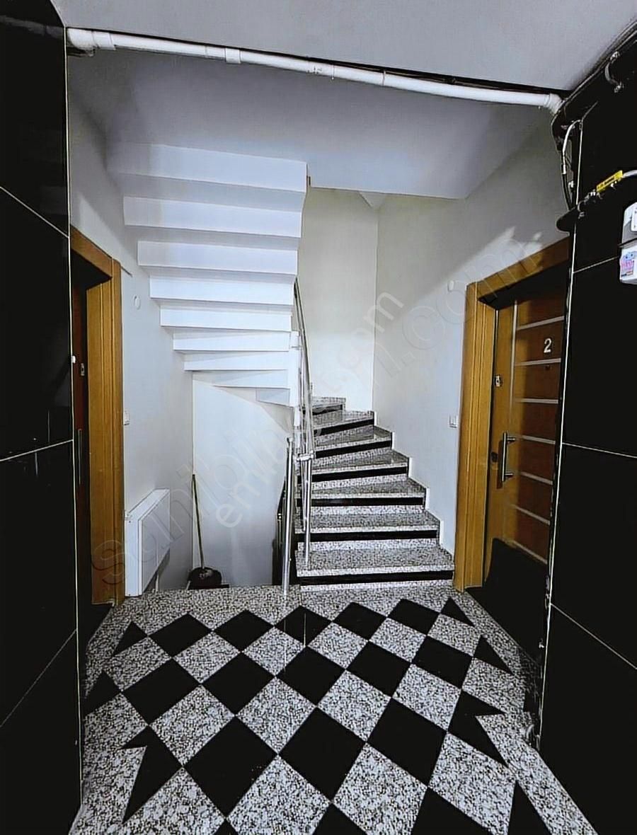 Yeni Bina 2+1 Krediye Uygun, Aile Binasında. - Görsel 3