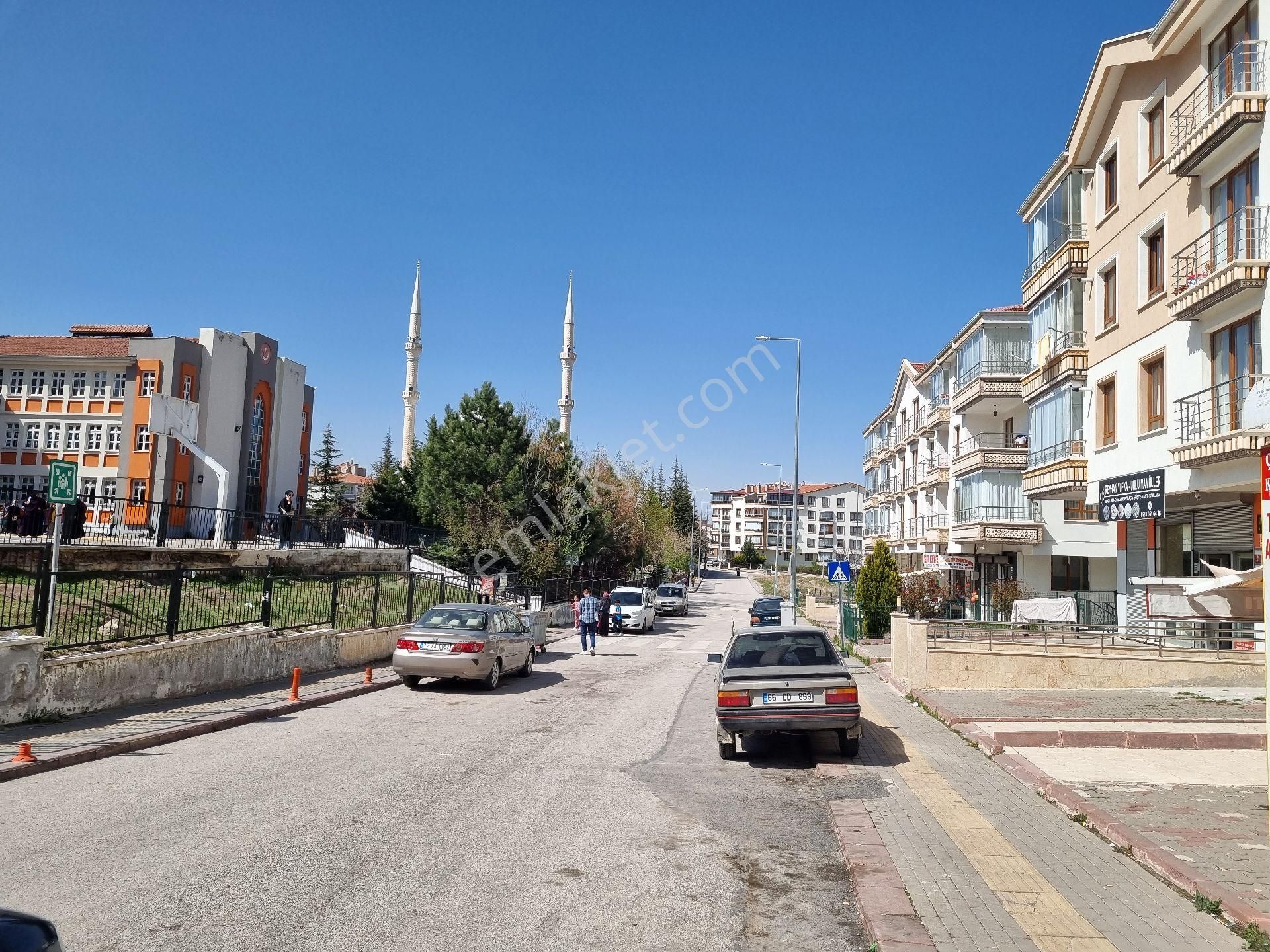 Okul Karşısında - Görsel 14