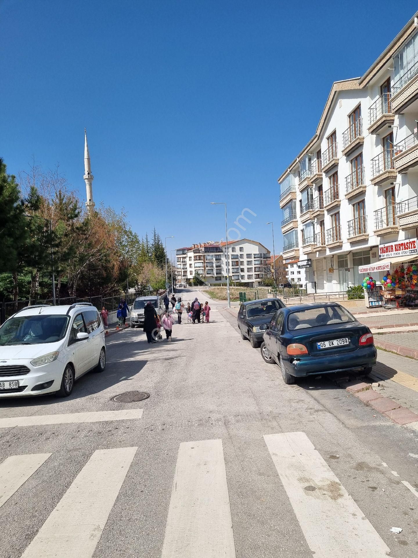 Okul Karşısında - Görsel 17