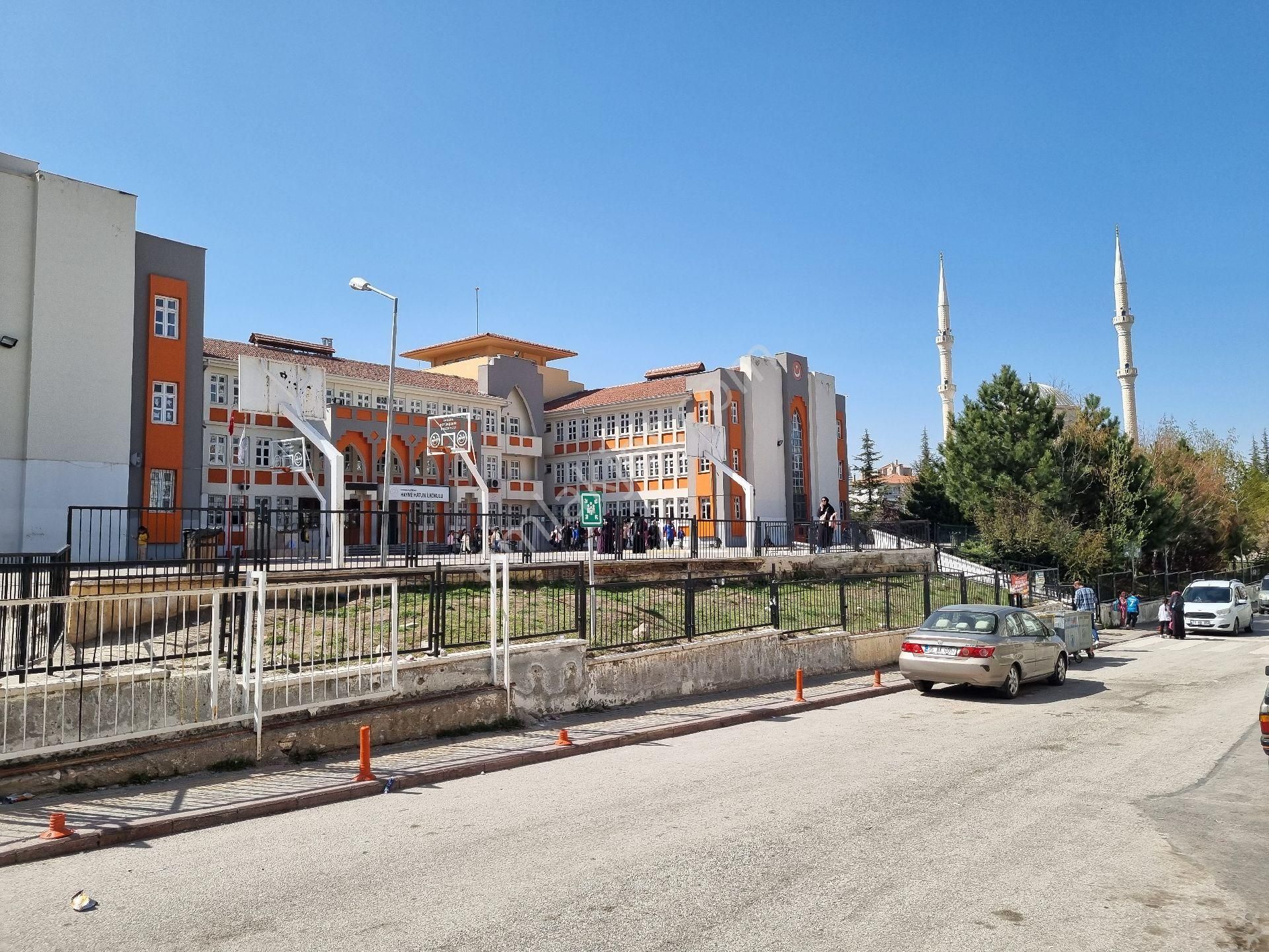 Okul Karşısında - Görsel 15