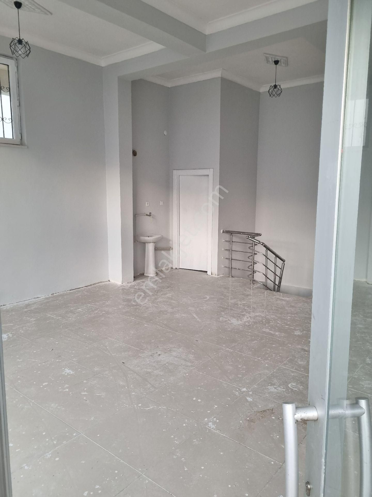 Okul Karşısında - Görsel 25