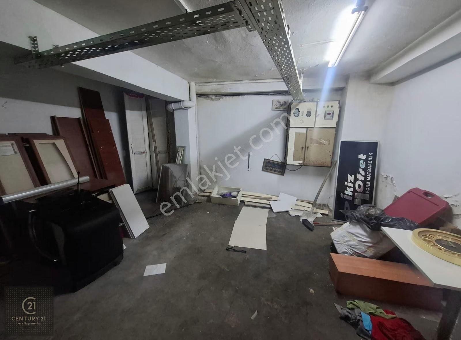 Century 21. Loca Gayrimenkul'den Çarşı Merkezde Depo